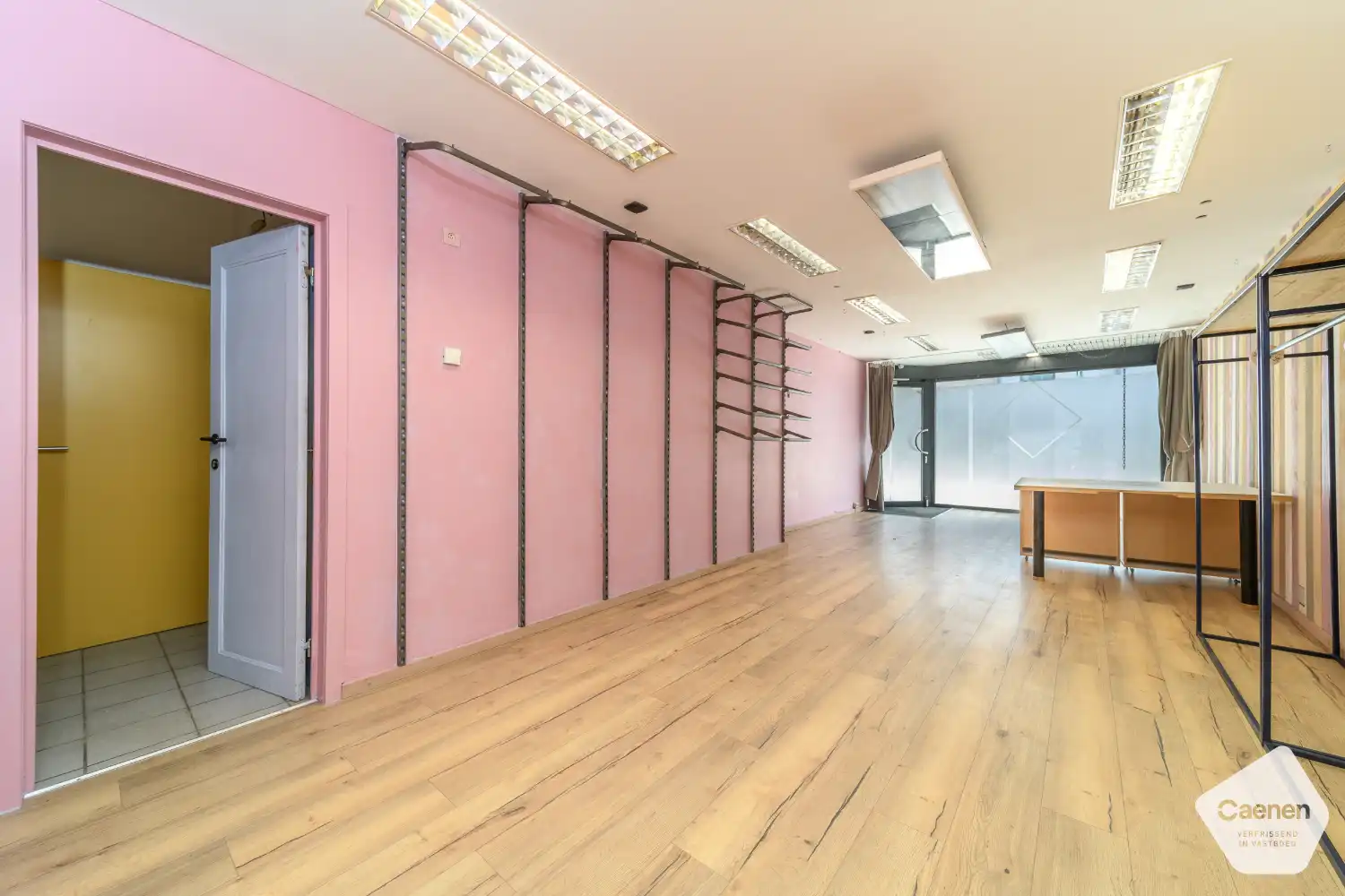Ruime woning met handelsruimte in het centrum van De Panne foto 20
