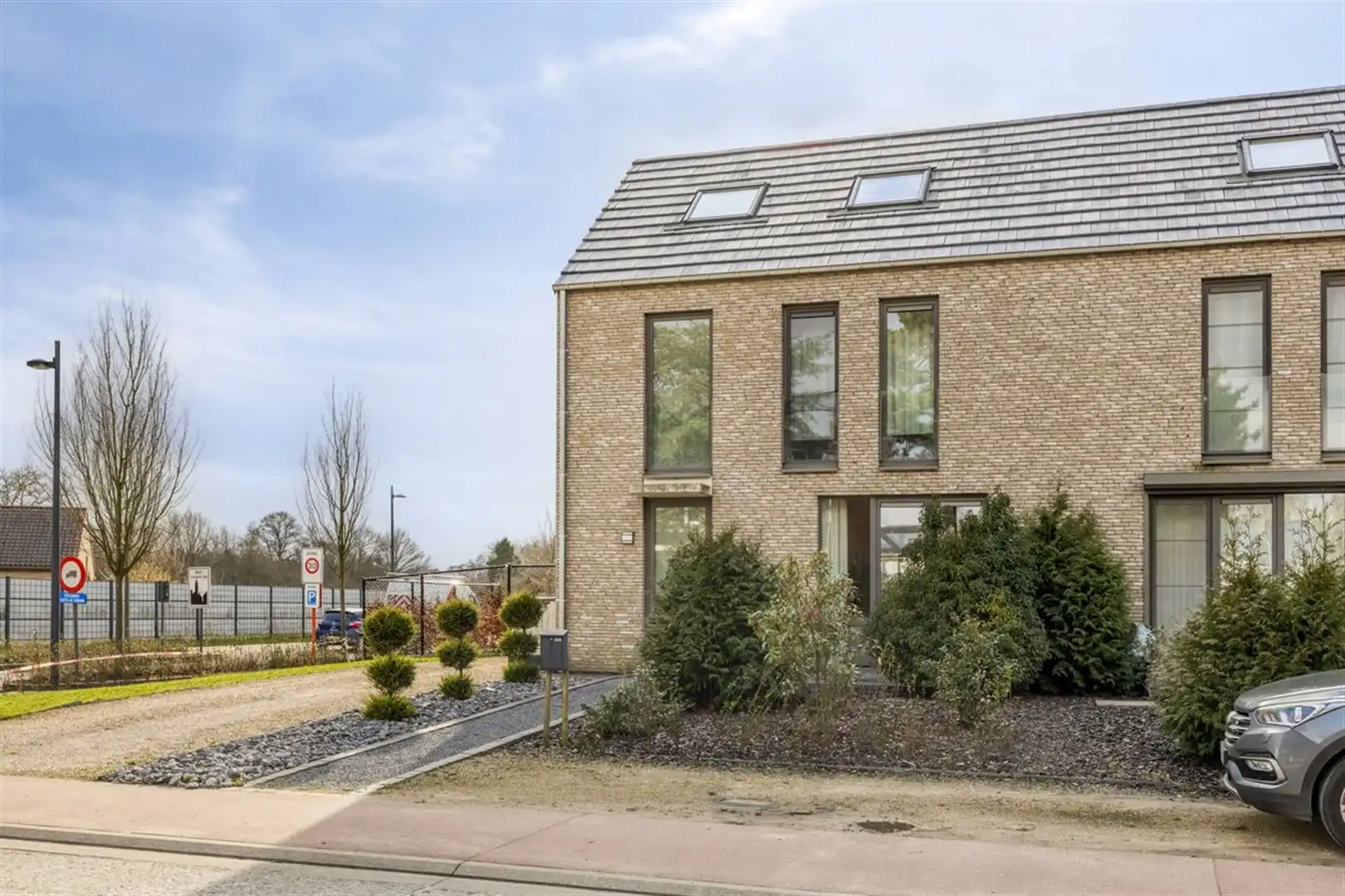 TE KOOP: Recente, lichtrijke woning met 3 slaapkamers te Tessenderlo! foto 2