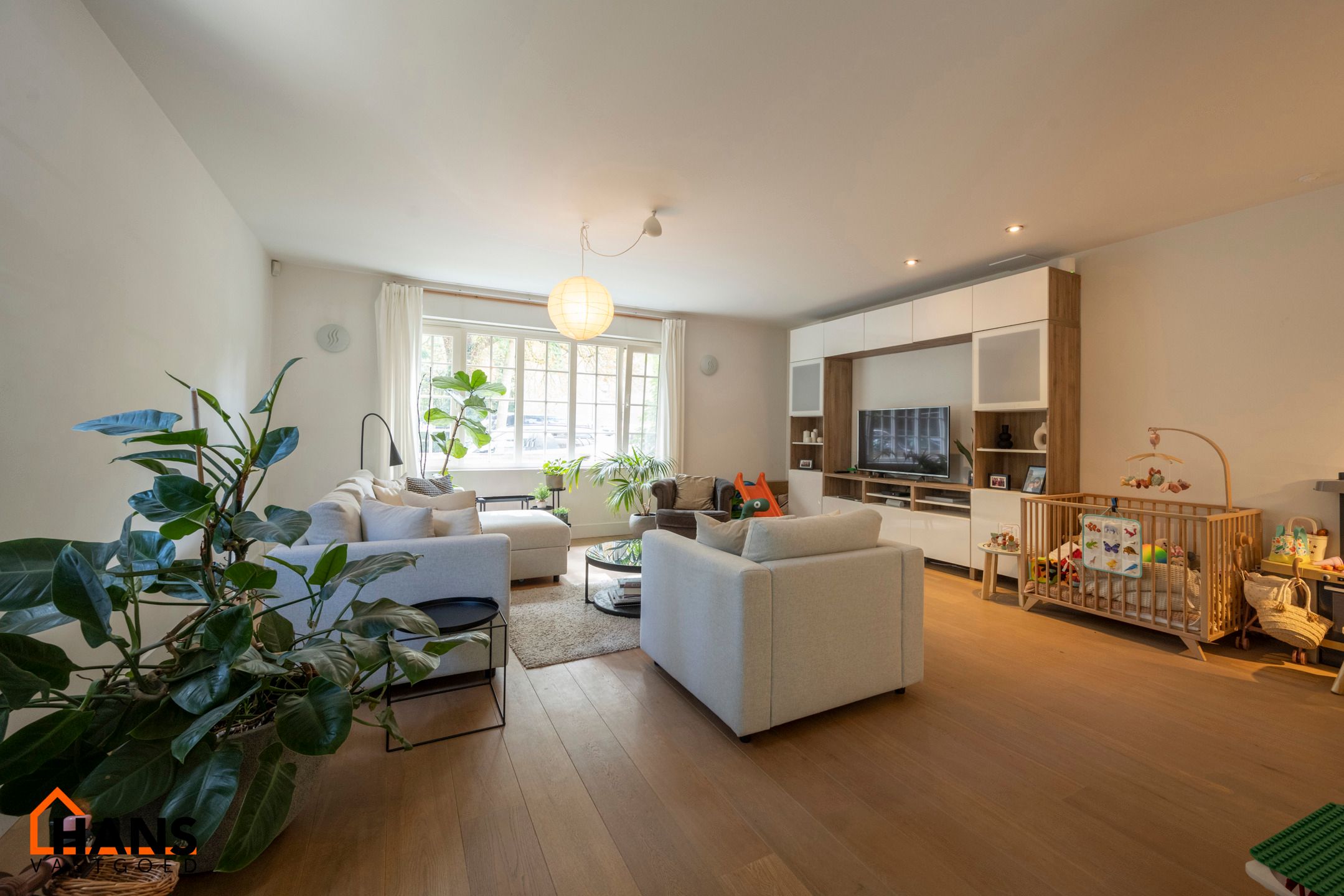 Halfopen landhuis, residentieel gelegen.  foto 4