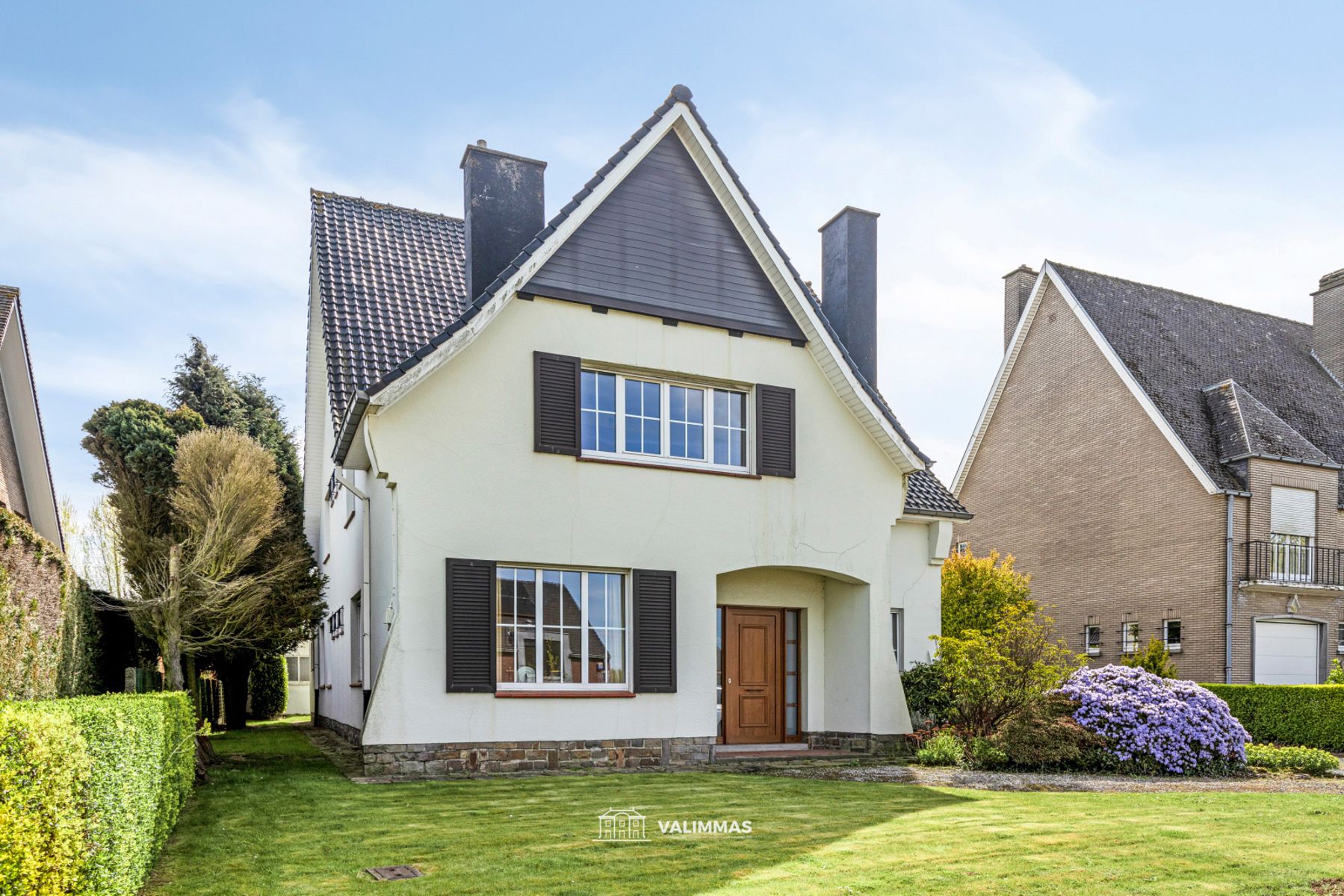 Zeer ruime en stijlvolle klassieke villa met garage en tuin foto 2