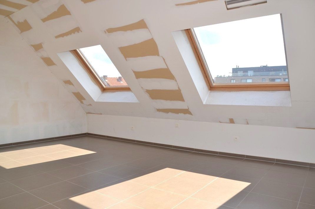 Ruime woning met 4 slaapkamers en autostaanplaats! foto 5