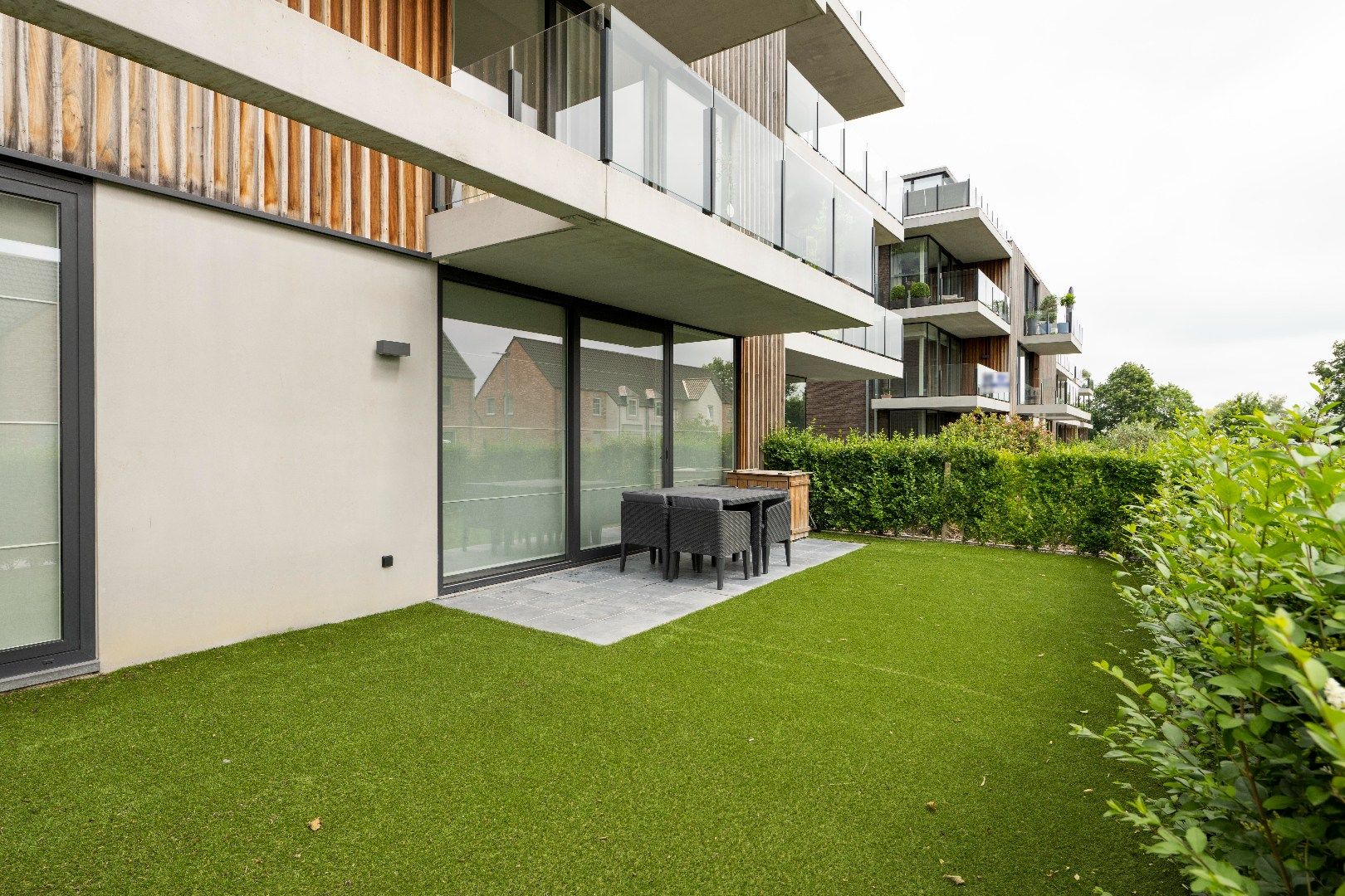 PERFECT INSTAPKLAAR GELIJKVLOERS APPARTEMENT (BJ 2016) foto 6