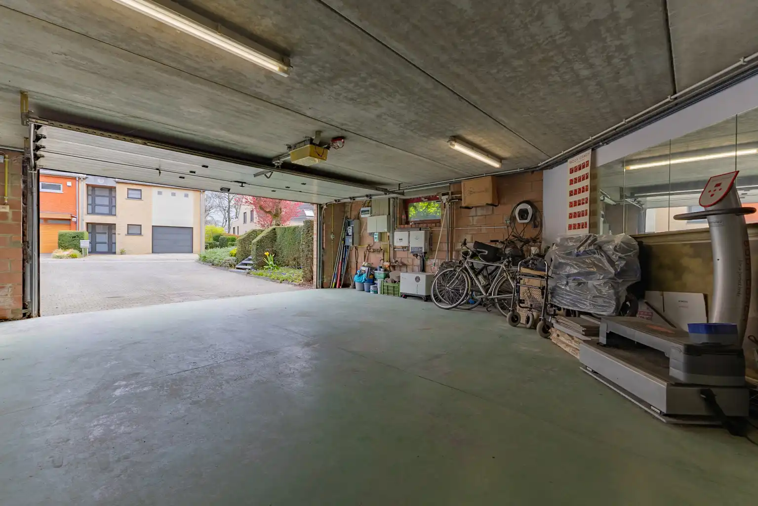 Ruime woning: 5 slpks, garage en grote tuin op toplocatie foto 33