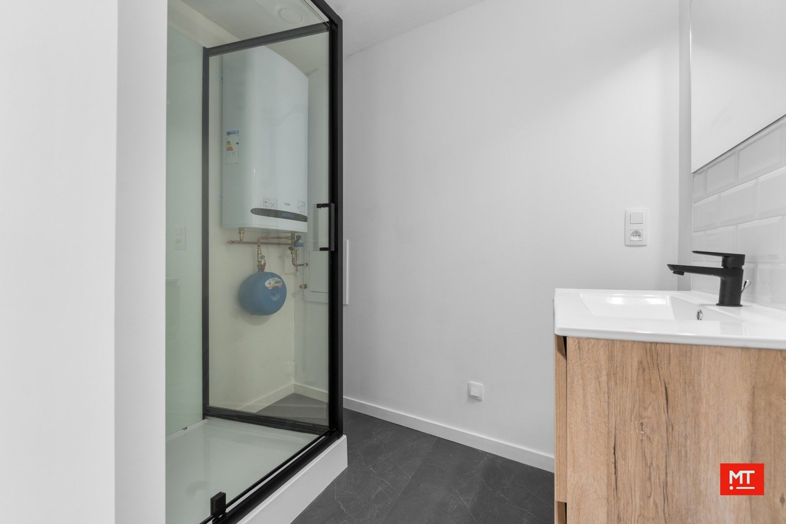 Gerenoveerd appartement op minder dan 100m van De Leet in Ieper foto 11