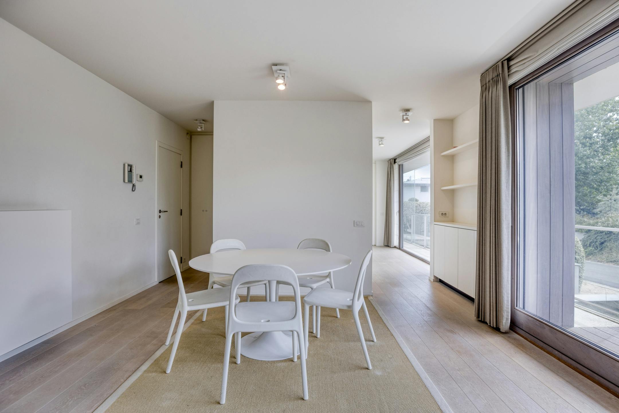 Modern appartement van Rietveld op enkele passen van zee! foto 6