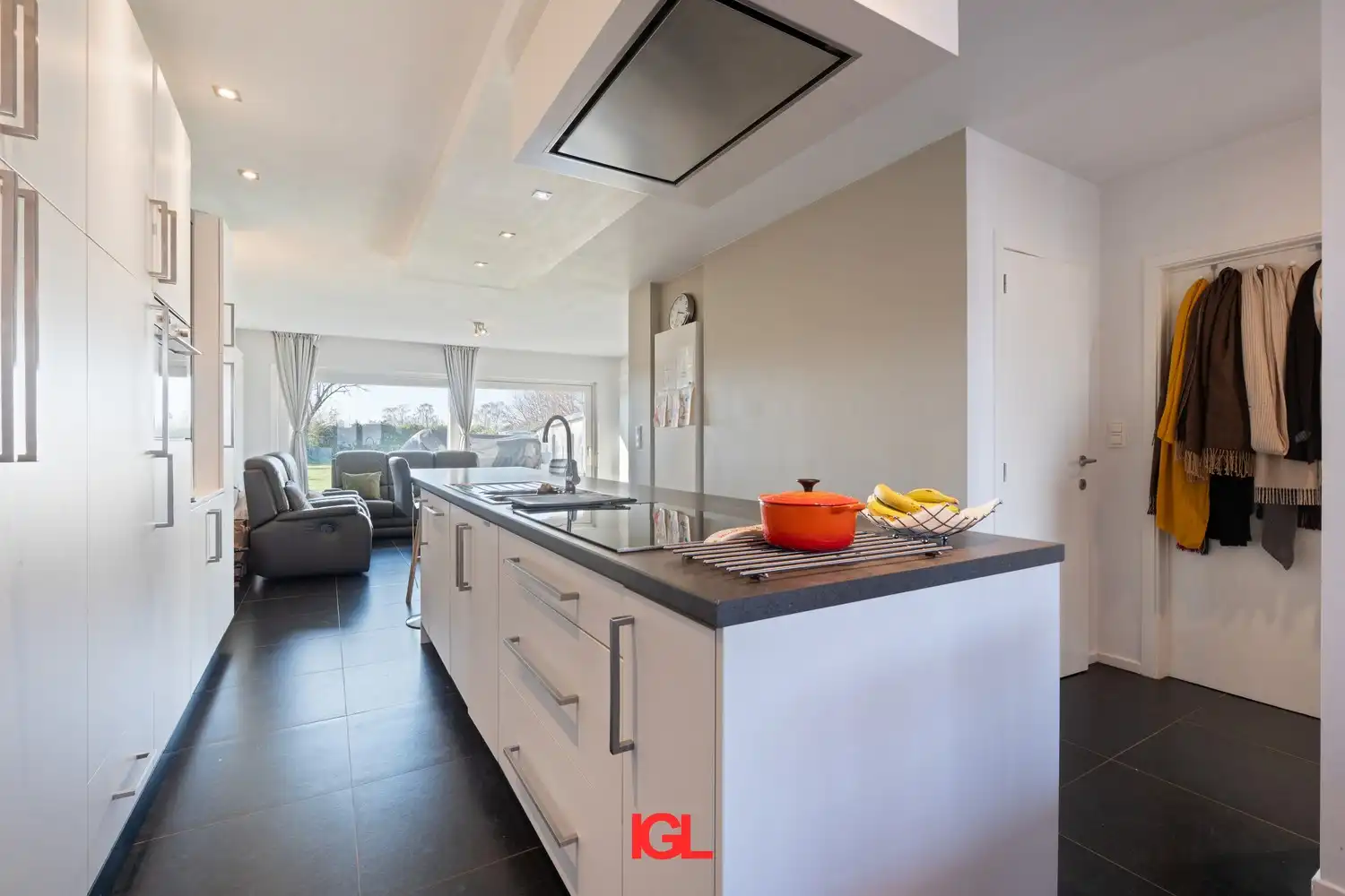 Moderne 3-gevelwoning te koop foto 2