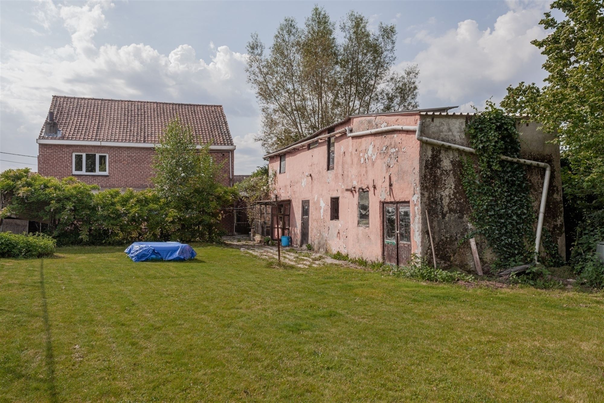 Te renoveren woning met grote tuin op idyllische locatie! foto 4