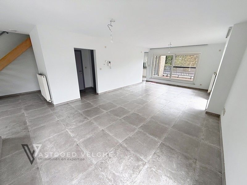 Goed gelegen duplex appartement met 3 slaapkamers, 2 terrassen en private tuin ! foto 4