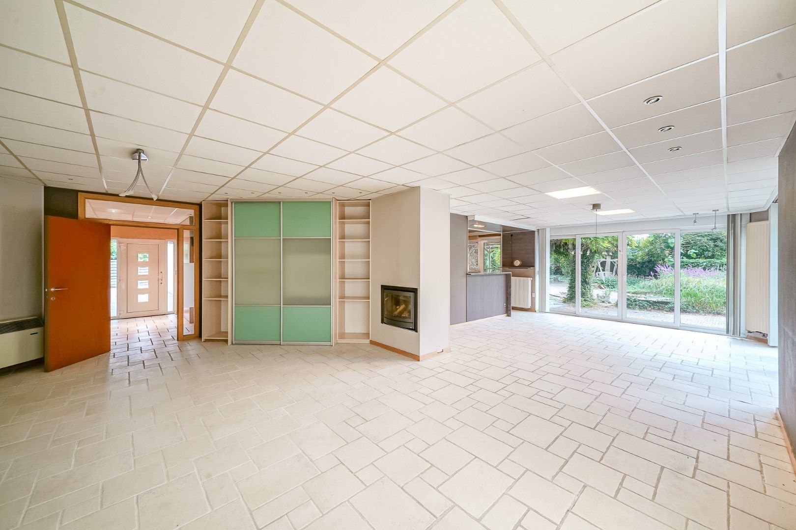 Winkelruimte met magazijn en woonst te Oostende foto 22