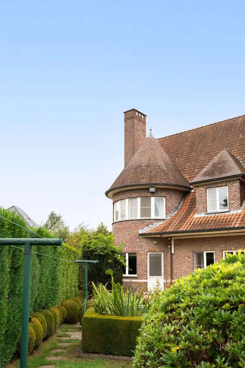 Statige villa met uitzonderlijk veel ruimte en potentieel  foto 28