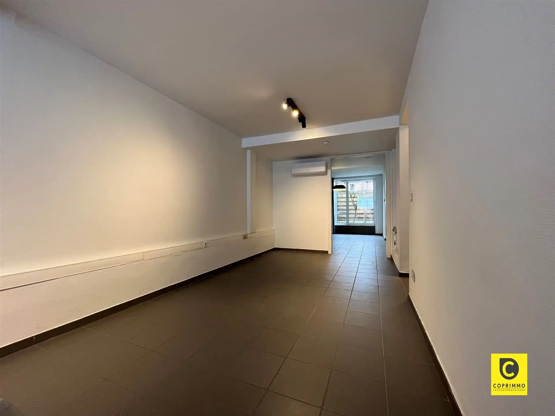 Gelijkvloerse studio op rustige ligging met terras foto 2