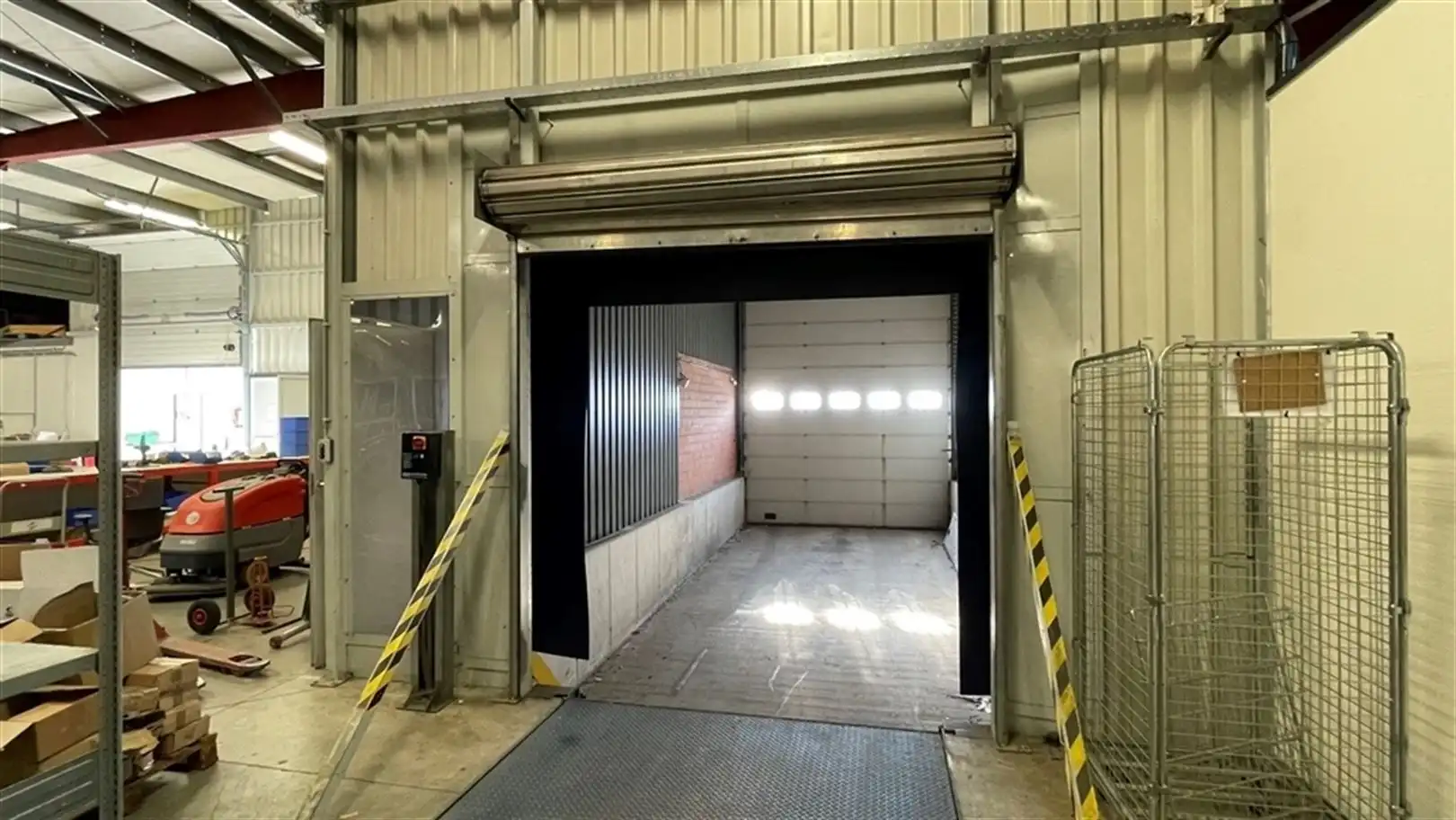 Magazijn op uitmuntende locatie in Sint-Niklaas foto 7