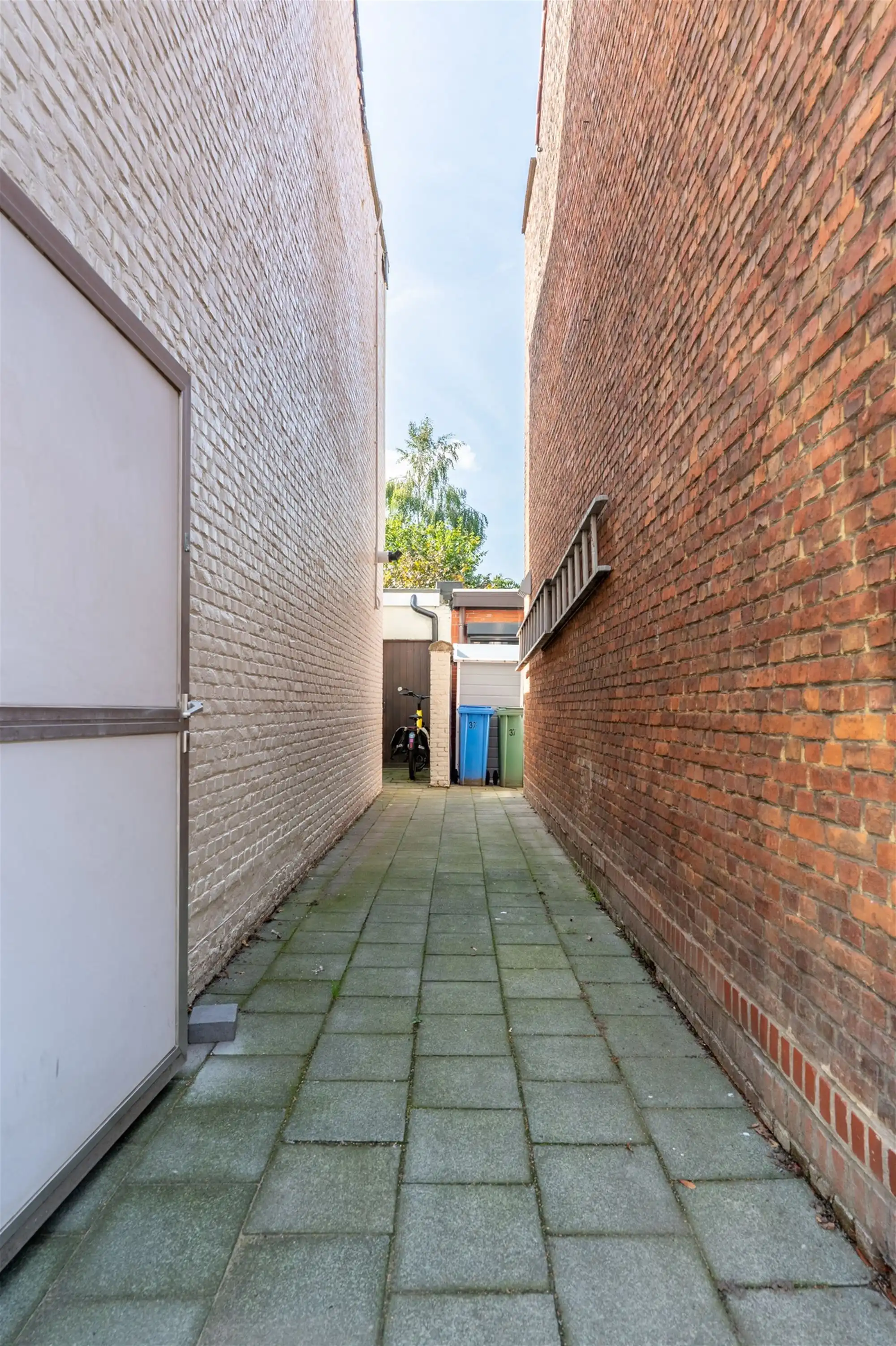 Gerenoveerde woning met 4 slk en grote tuin! foto 39