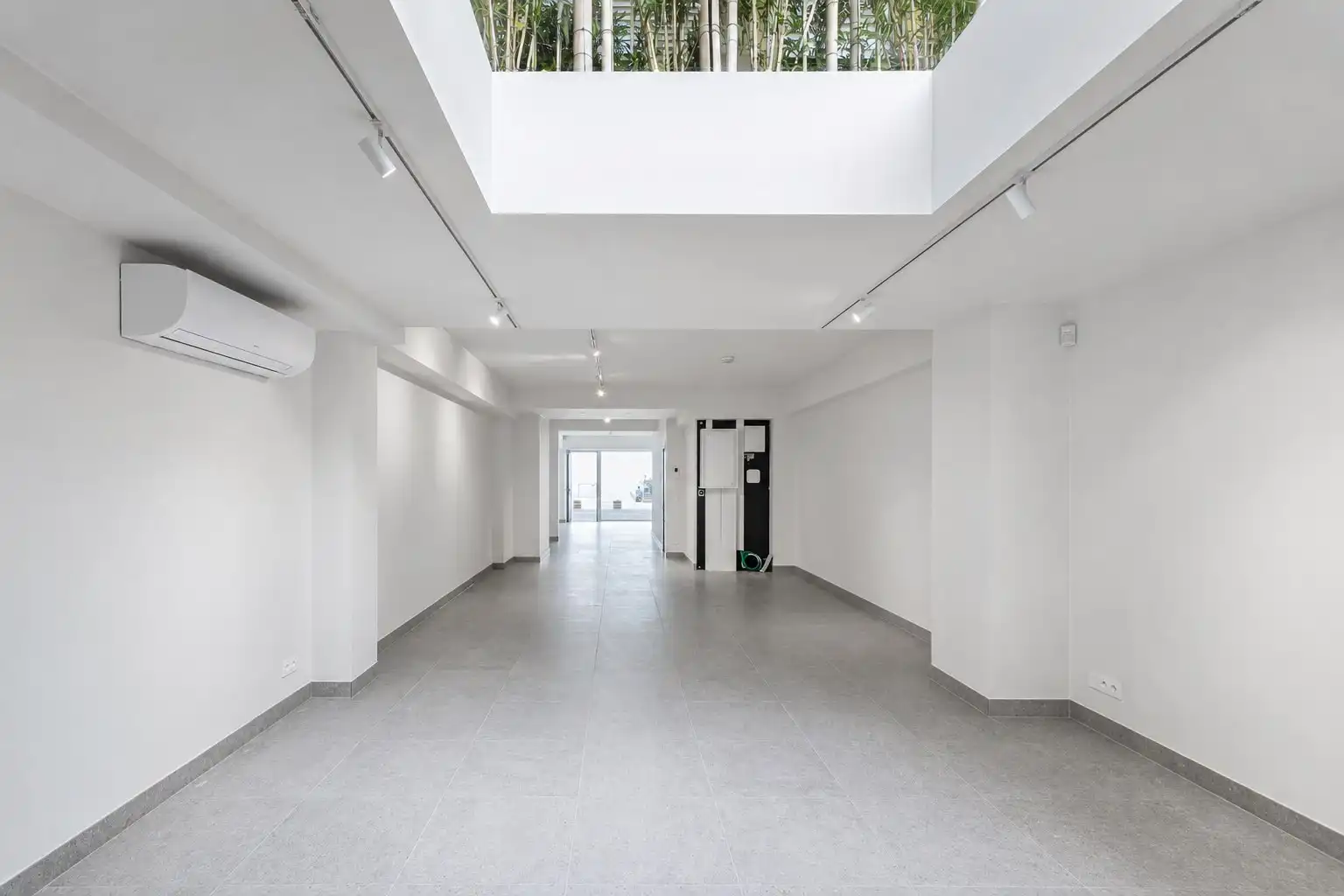 Instapklare winkel- en galerijruimte met studio en privatieve koer op de Zeedijk 694 foto 5