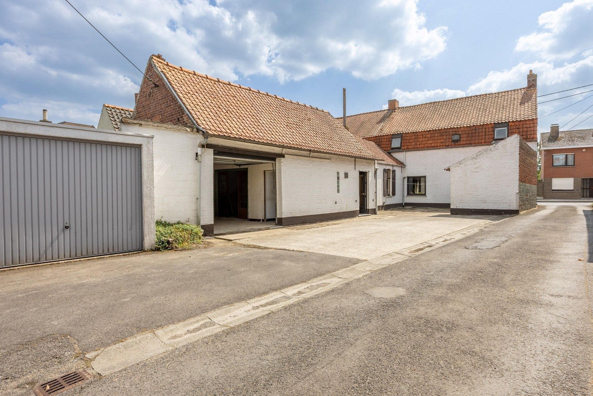 TE RENOVEREN WONING MET UITWEG EN GARAGE foto 14