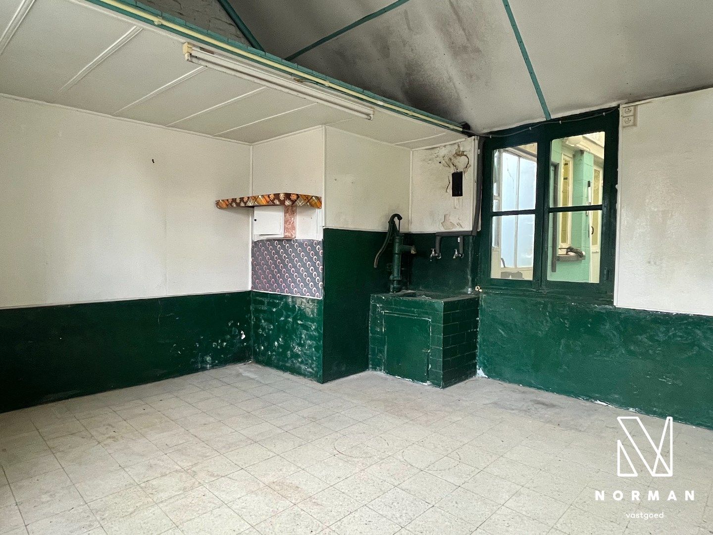 Te renoveren rijwoning te koop met tuin!  foto 12