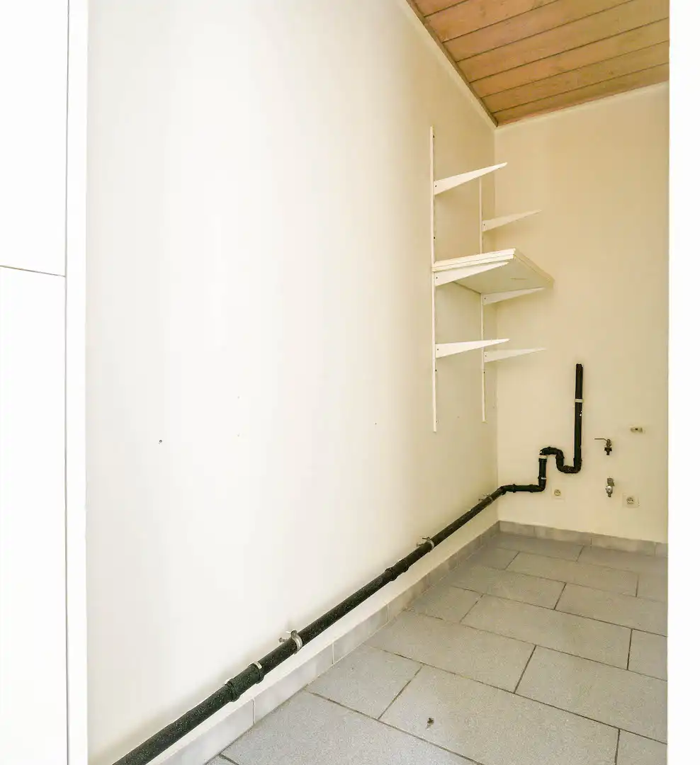 Brugs huis in de schaduw van Jeruzalemkerk, authentieke 16e-17e eeuwse gevel foto 11