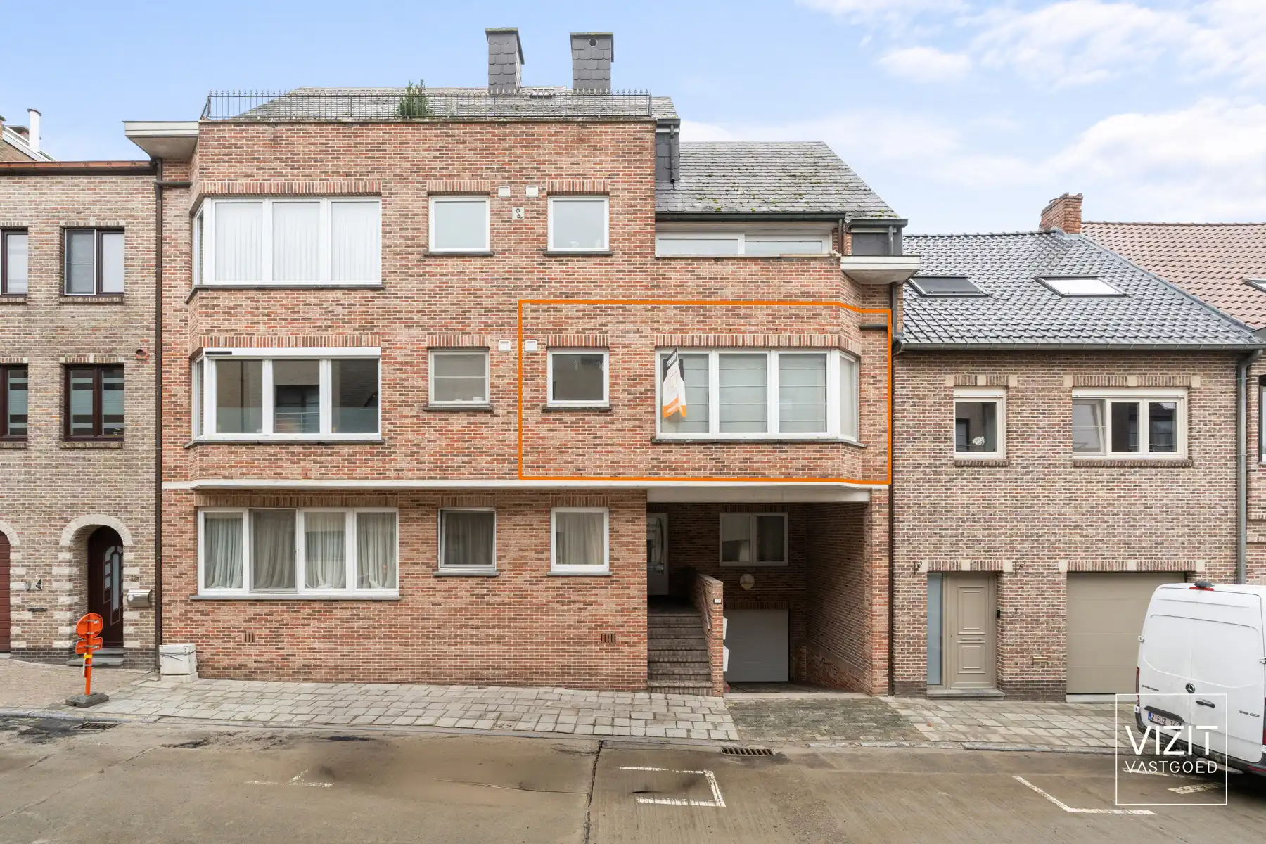 Appartement met garage in centrum Ninove! foto {{pictureIndex}}