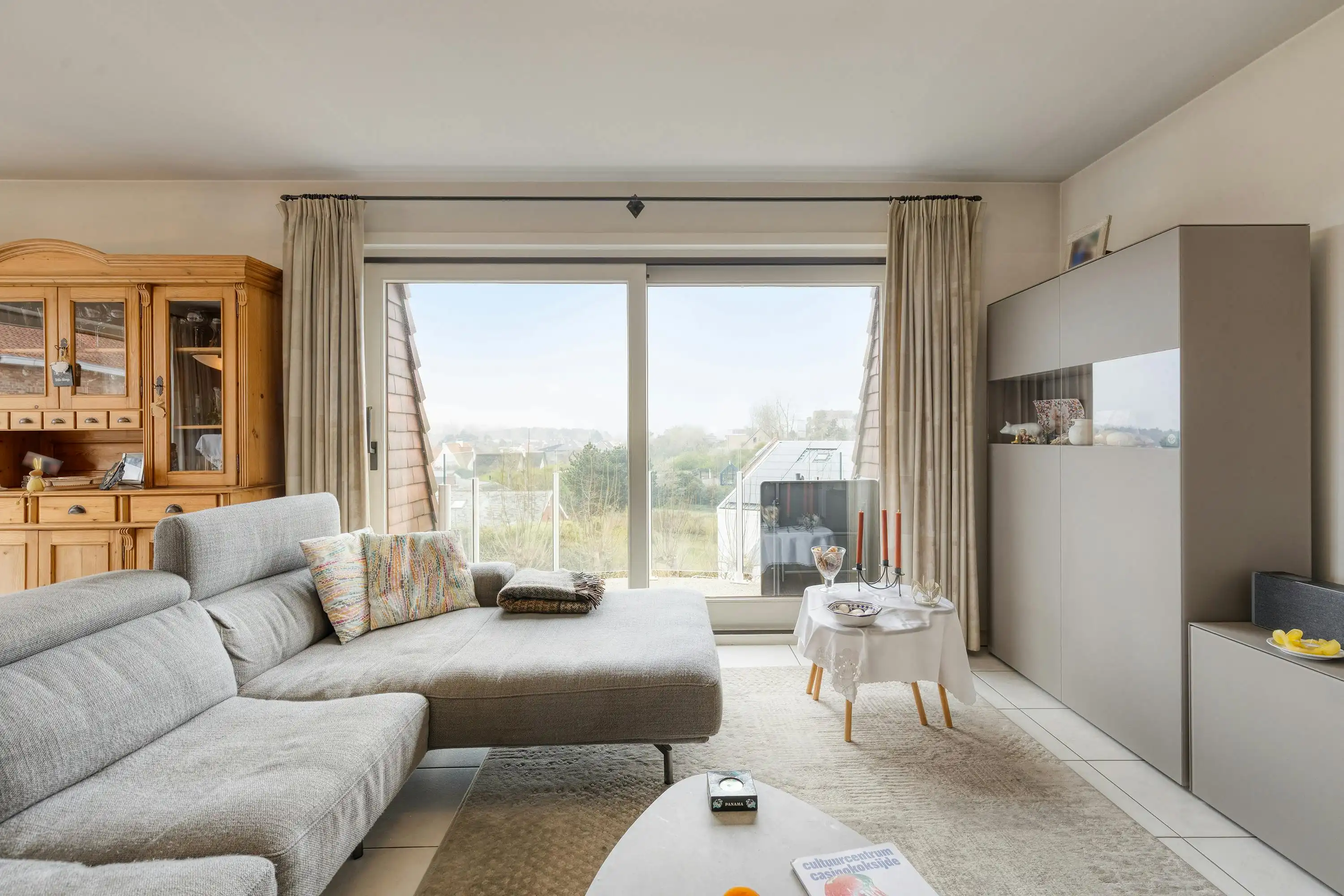 Lichtrijk appartement met panoramisch zicht in Oostduinkerke foto 4