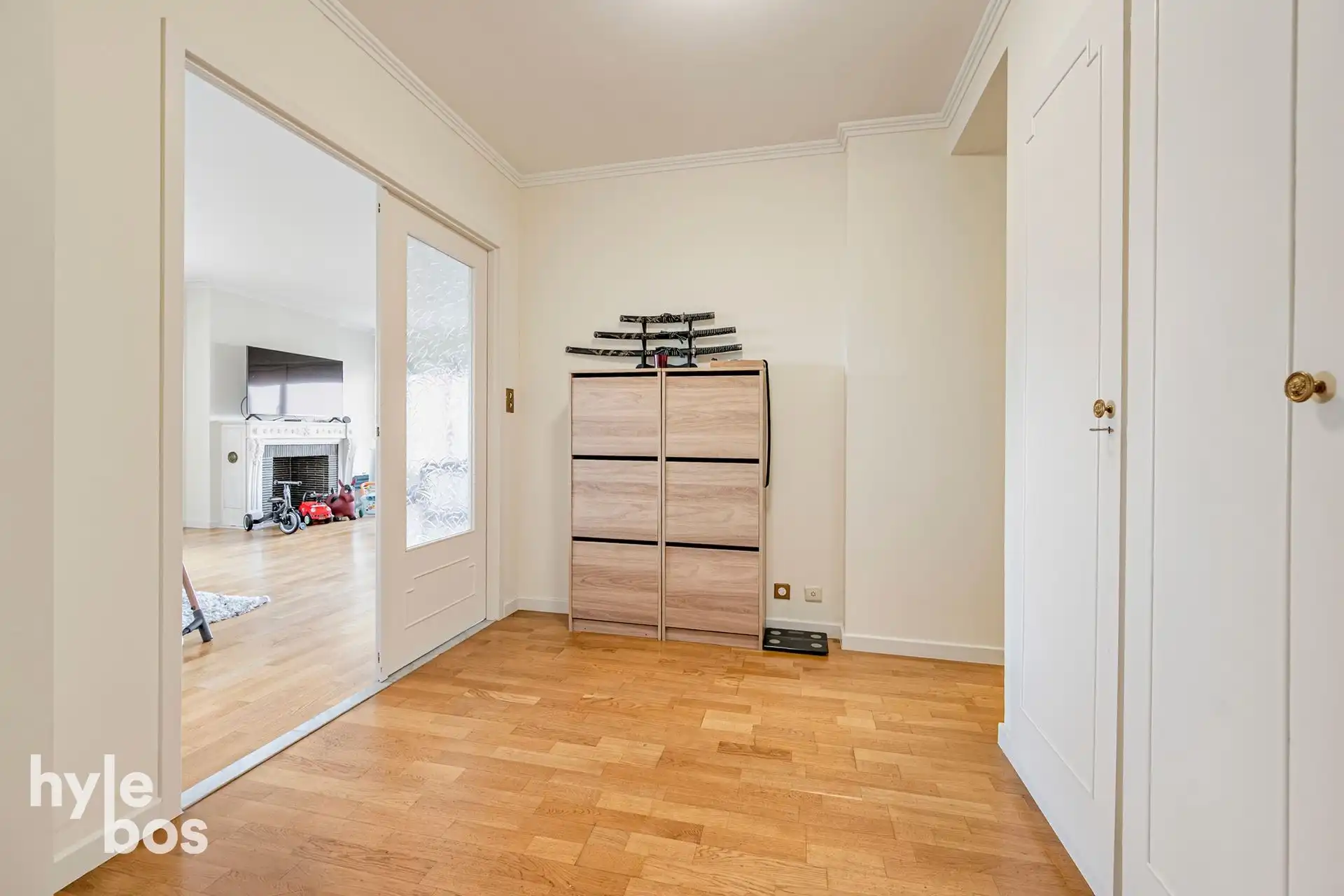Ruim instapklaar 2 slaapkamer appartement met garage foto 5