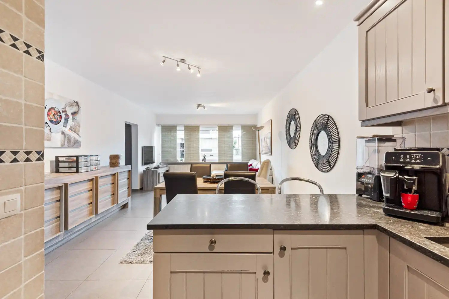 Tof gelijkvloers appartement met 2 slaapkamers, tuin en zwembad foto 7