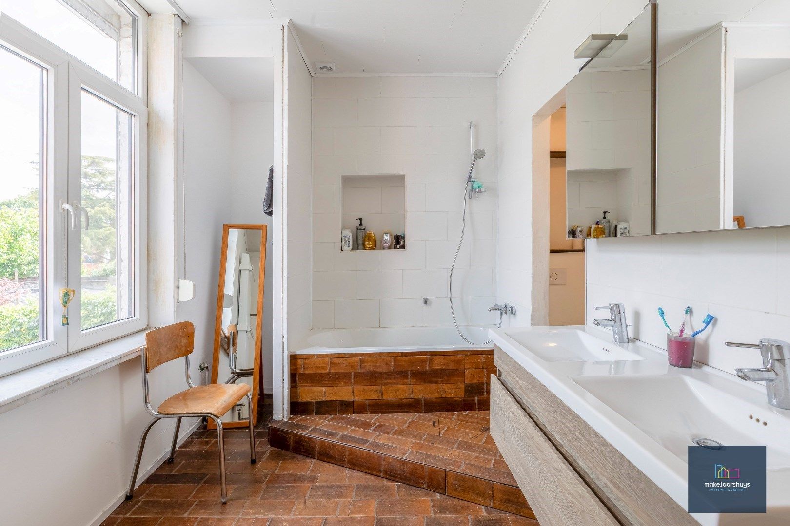 Instapklare woning met aangename tuin en garage foto 13