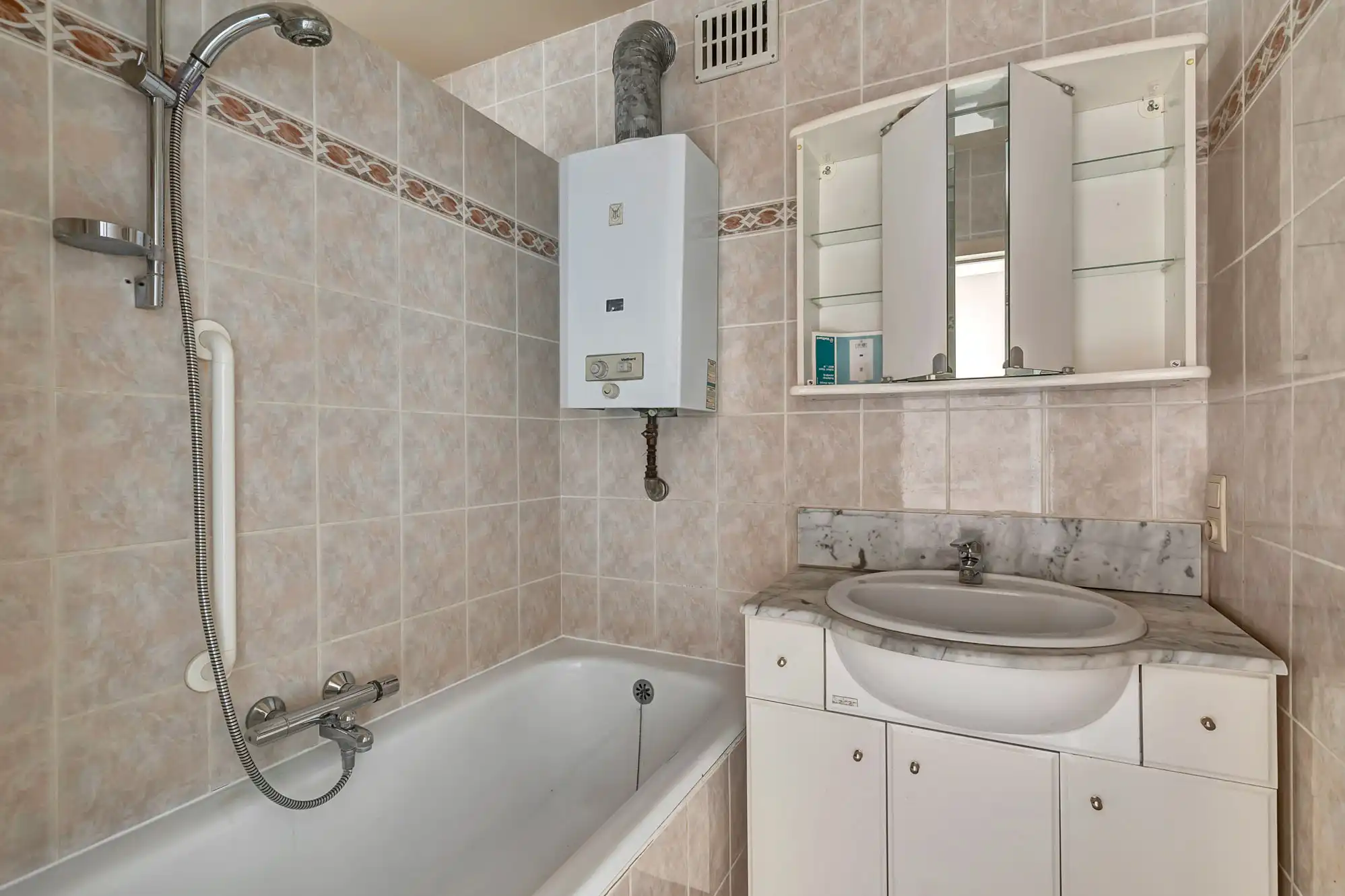 Tweeslaapkamer appartement met autostaanplaats foto 5