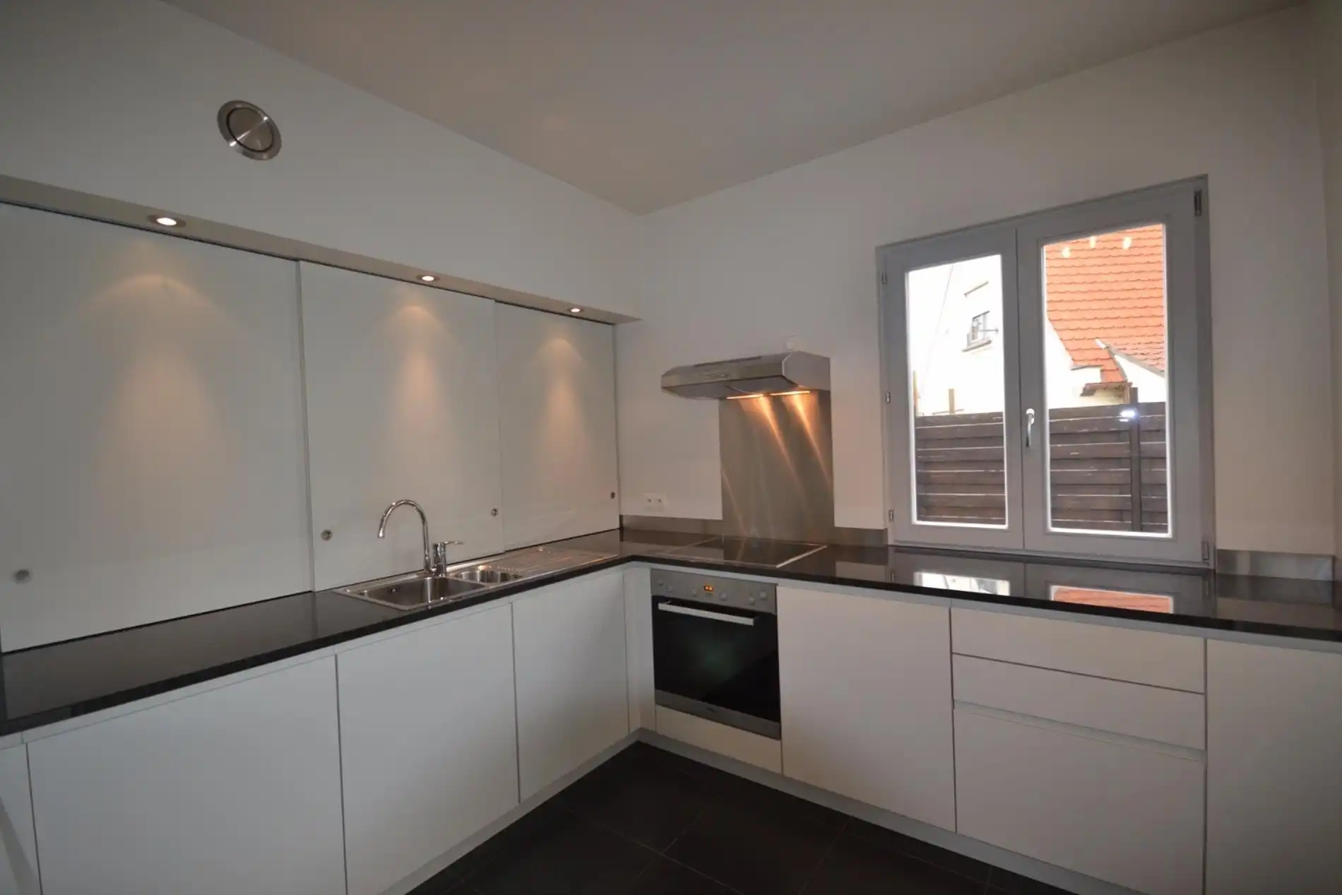 Prachtige moderne hoekwoning met terras, garage en 2 slaapkamers te Koksijde  foto 3