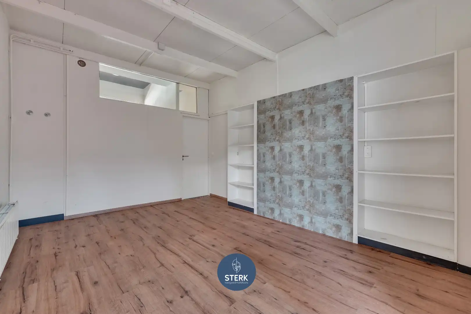 VEELZIJDIGE HANDELSRUIMTE + APPARTEMENT MET RUIME LOODS IN CENTRUM LANAKEN !  foto 9