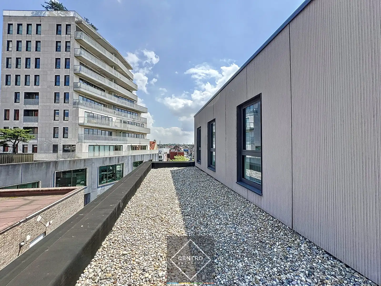 Penthouse (100m²) met RUIME terrassen (33m²) in kleinschalig project pal in het CENTRUM van Kortrijk ! Aankoop aan 6% BTW  mogelijk! foto 26