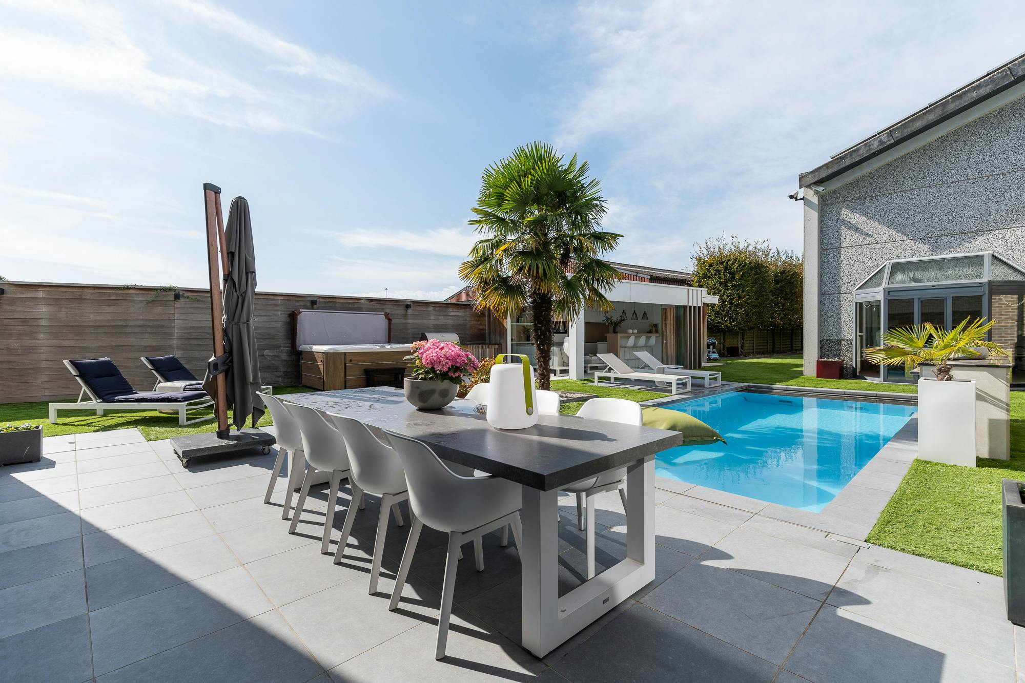 Luxe villa met exclusieve tuin en magazijn in KMO-zone foto 19
