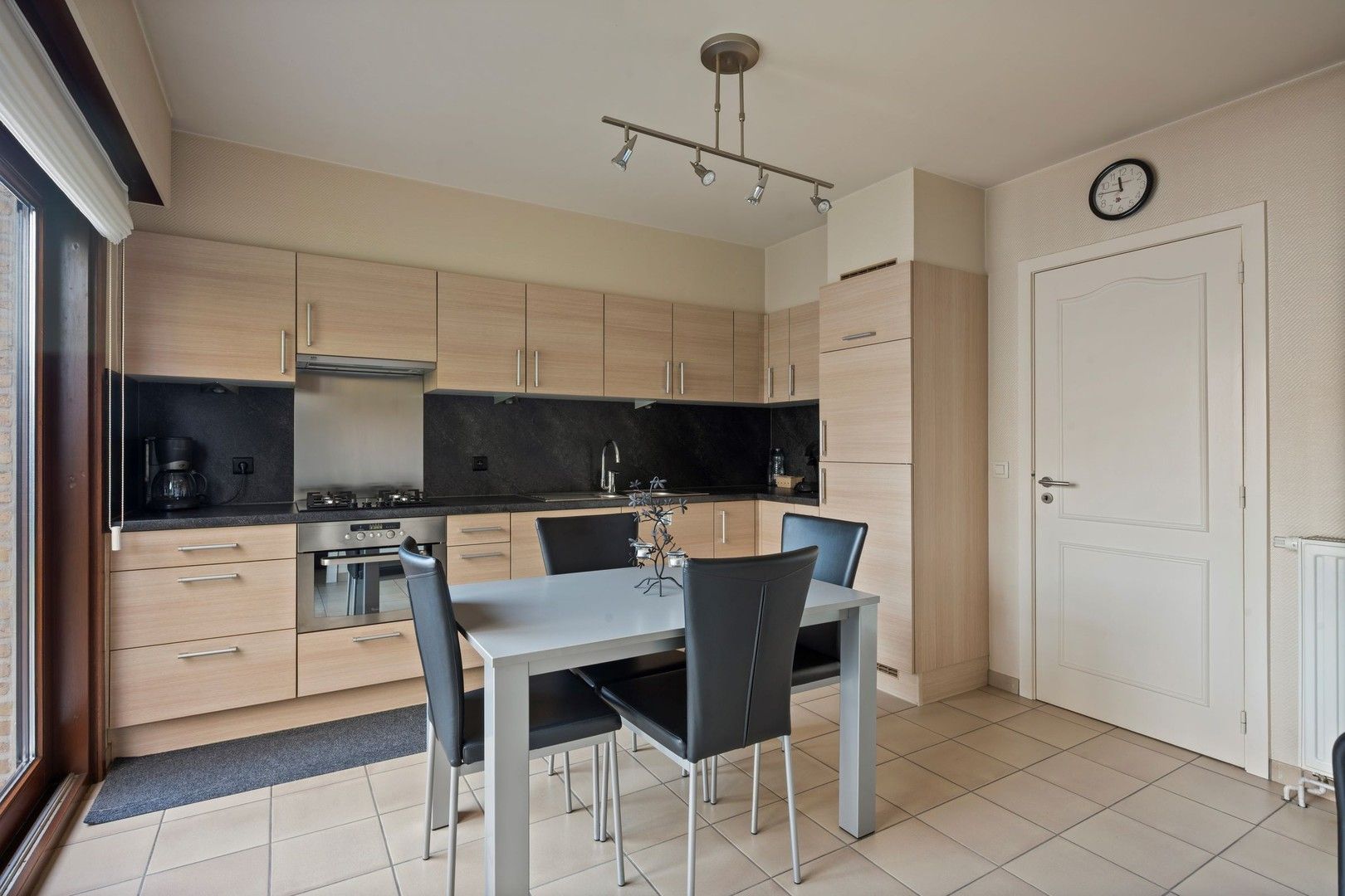 Instapklare, verzorgde en energiezuinige woning met garage,  3 slaapkamers en tuintje te Marke foto 5