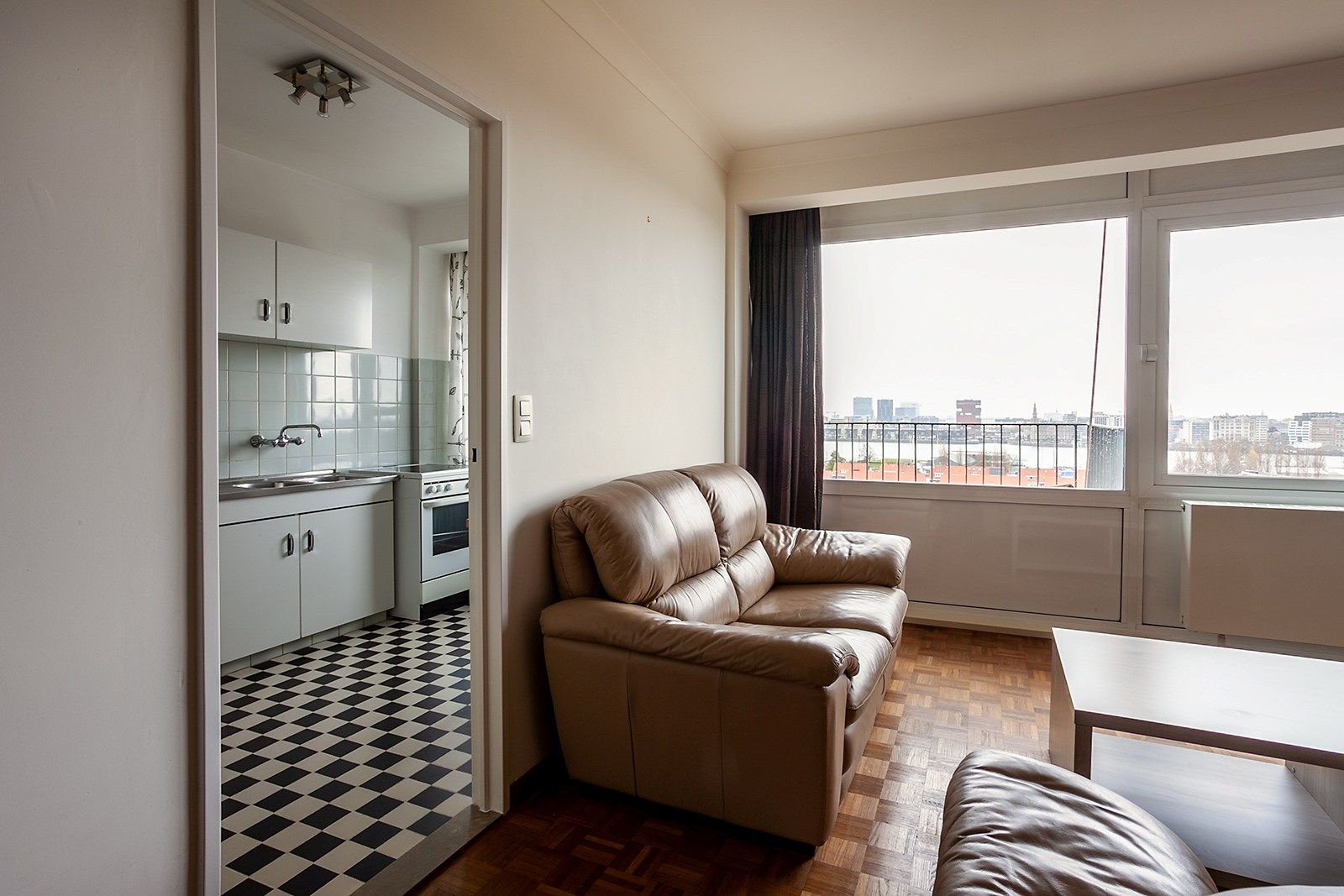 1-slaapkamer appartement op de 11de verdieping foto 9