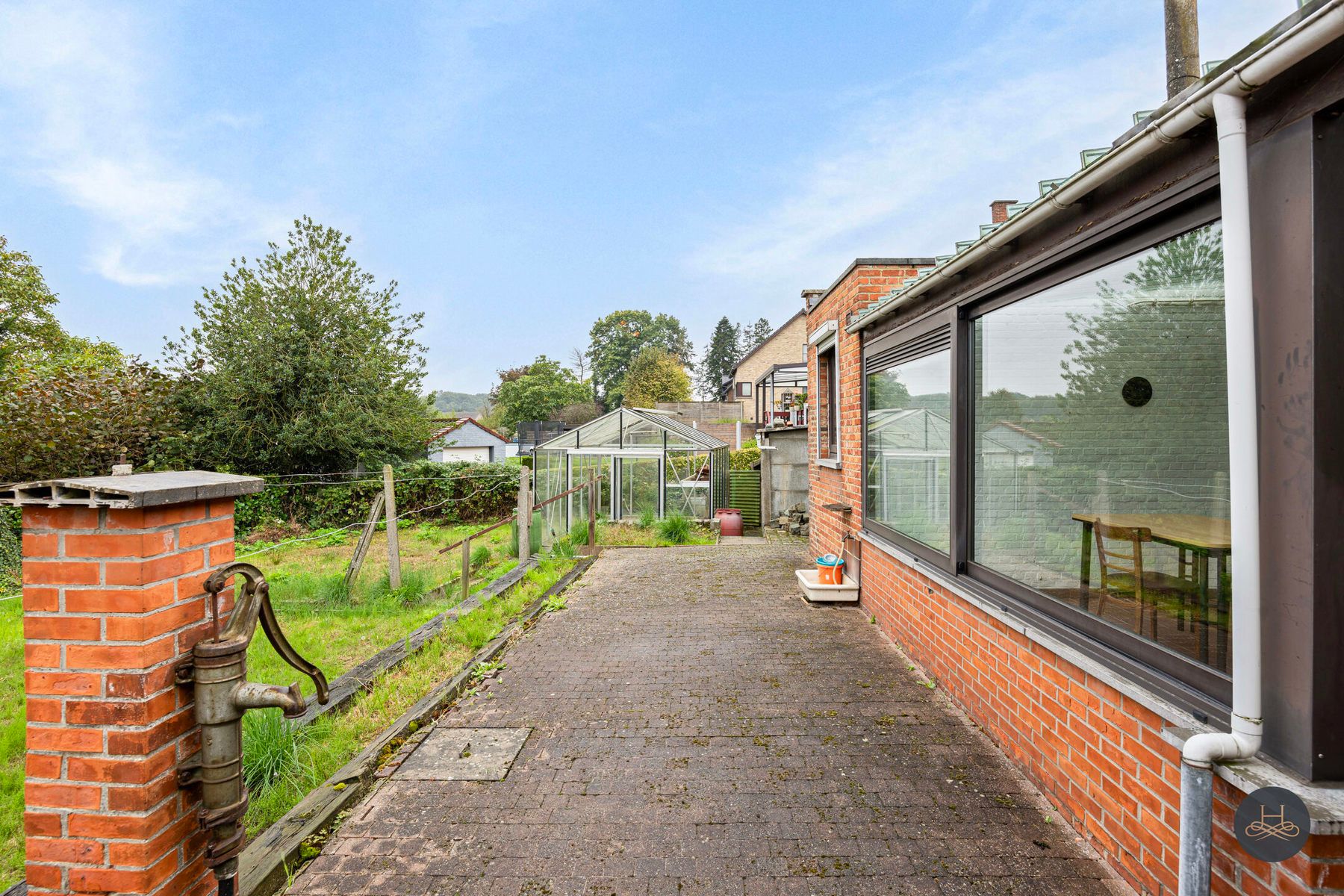 Ruime renovatiewoning met zuid-gerichte tuin foto 26