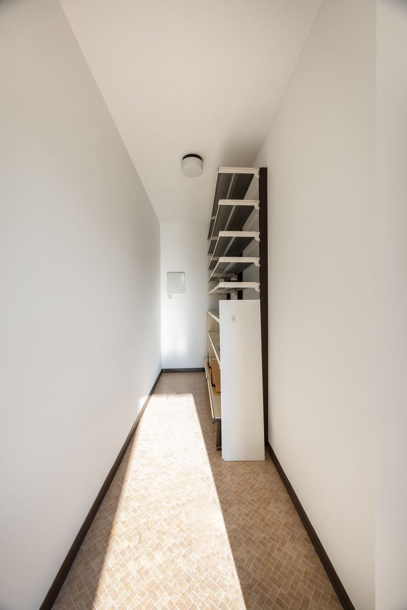 Handelszaak, twee appartementen en garageboxen foto 20