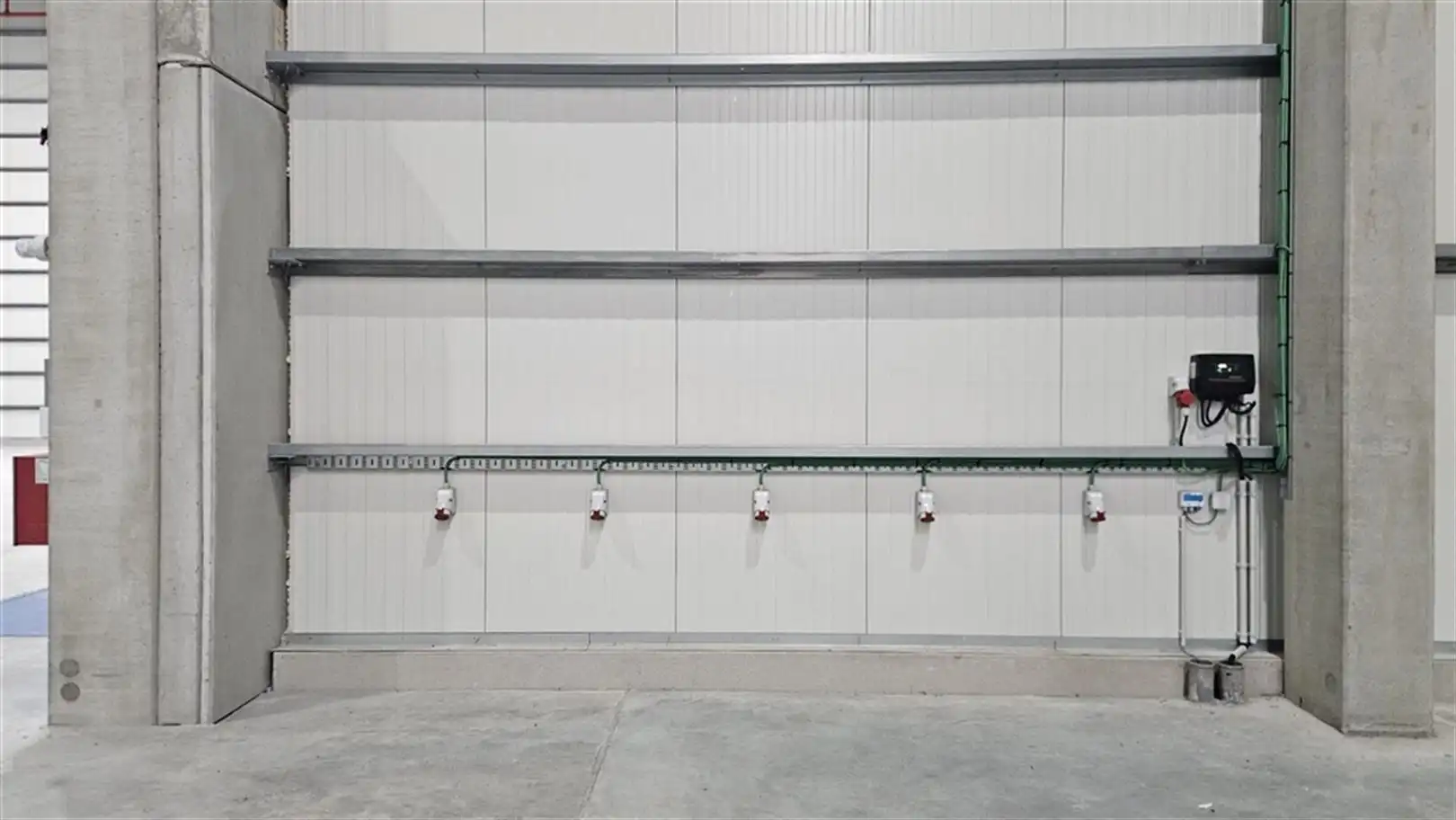 Logistieke units met kantoren foto 11