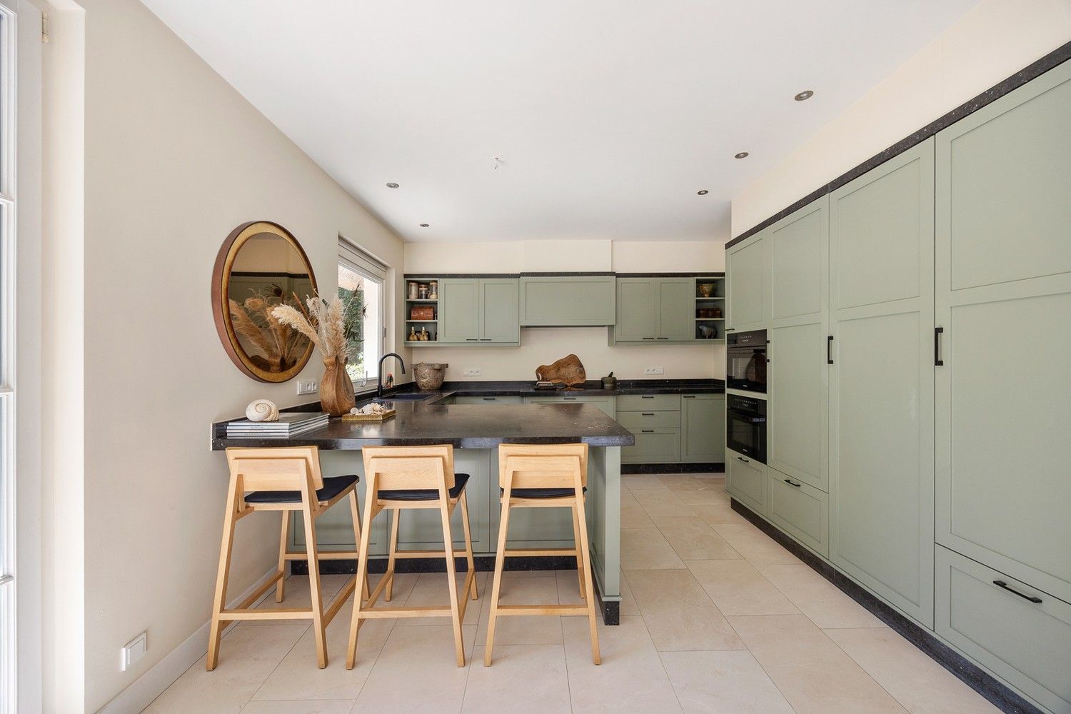 Architecturale rietgedekte villa op 5.717 m² grond foto 8