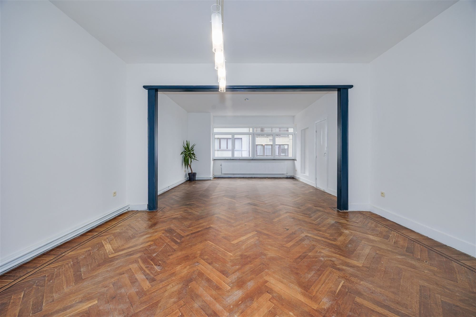 Zeer ruim en licht 3 slk appt met terras foto {{pictureIndex}}