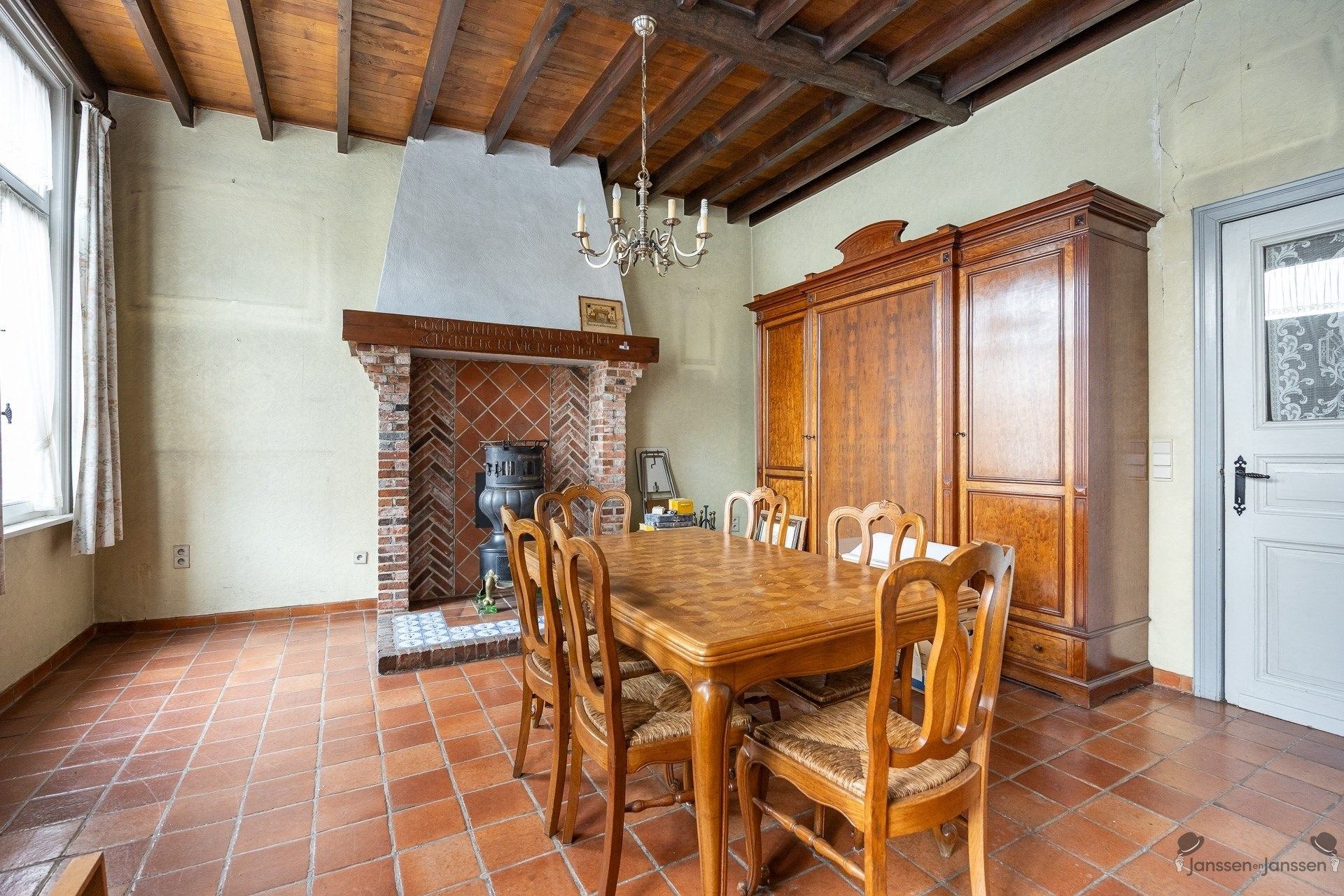 Authentieke woning met karakter in het hart van Sint-Lenaarts foto 4