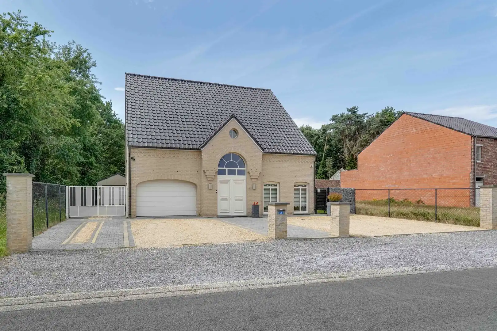 RUIME WONING MET 4+ SLPKS TE KOOP - Maasmechelen foto 2