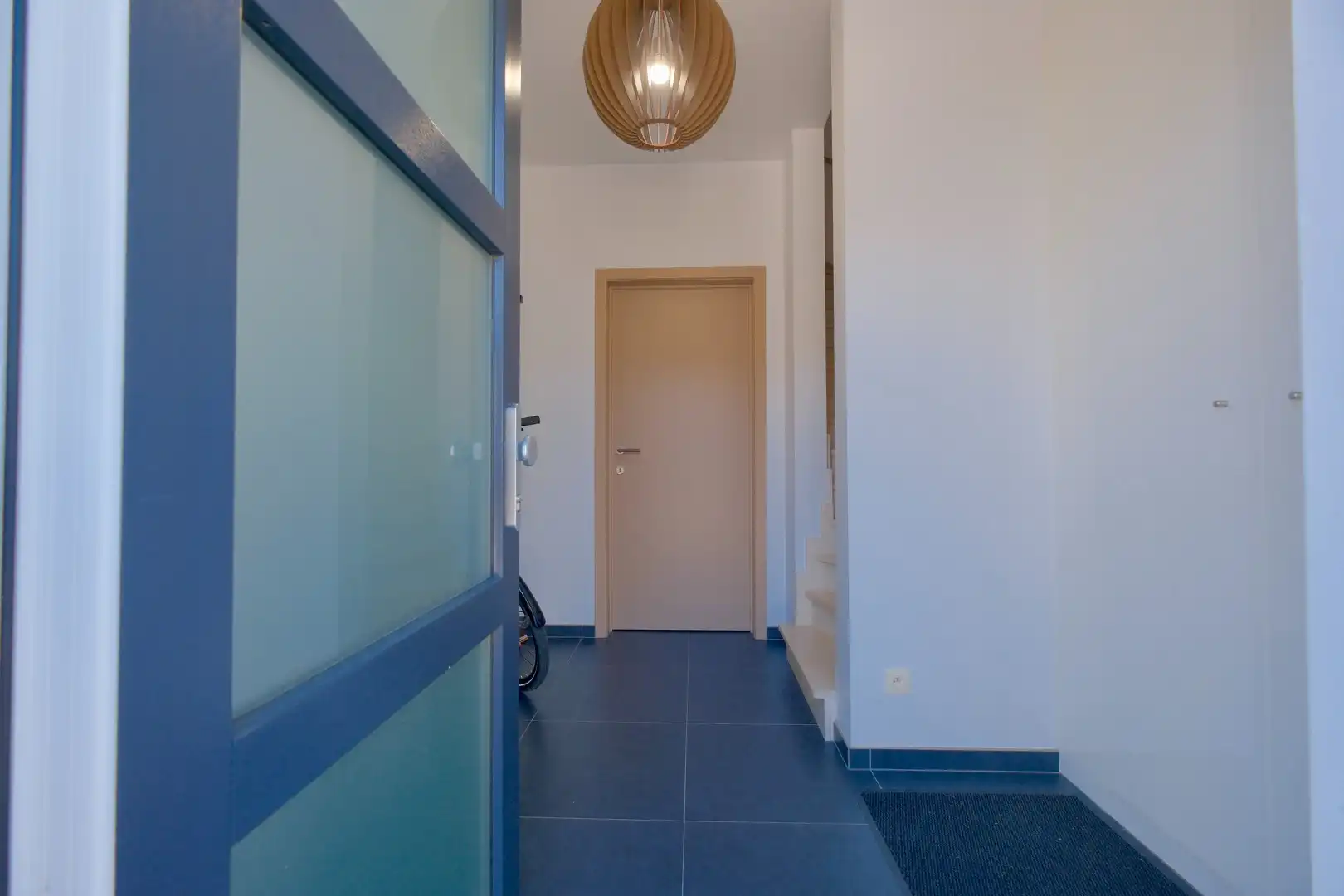 Recente bel-etage met 3 slpks, ruim terras en staanplaats foto 3