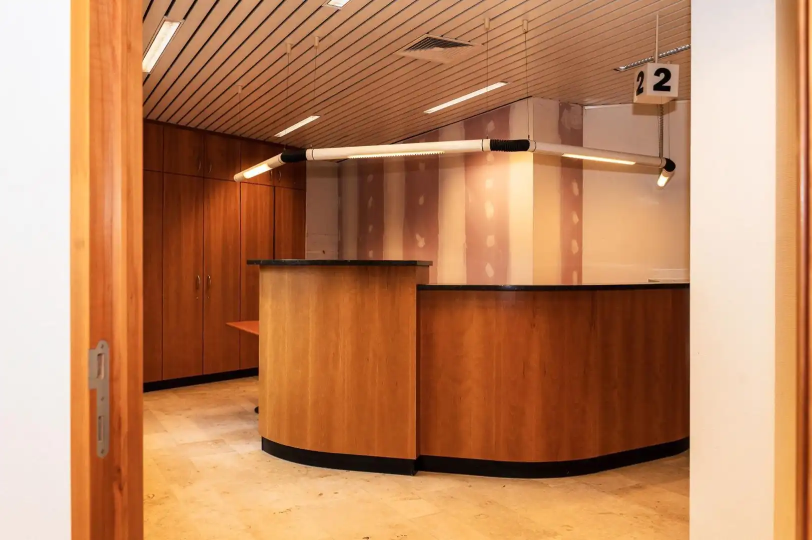 Kantoorruimte:Winkelruimte te huur in Voeren – 184 m² met parkeergelegenheid foto 14