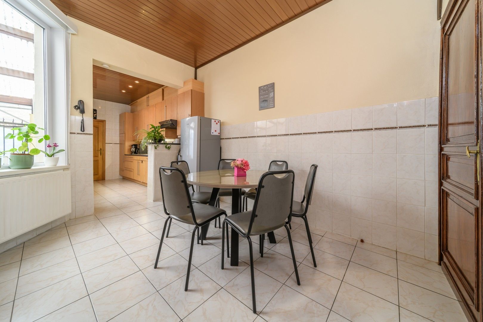 Ruime en zeer goed onderhouden gezinswoning met garage foto 7