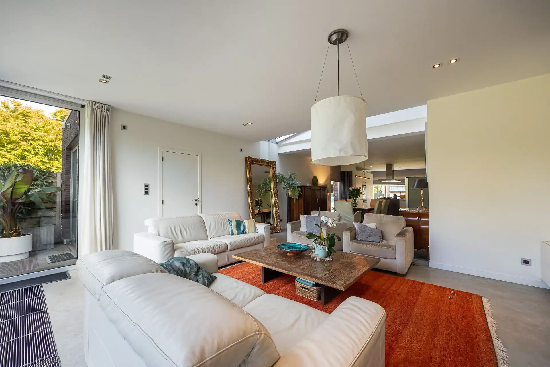 Volledig gerenoveerde gezinswoning met 5 slpks te Kontich foto 9