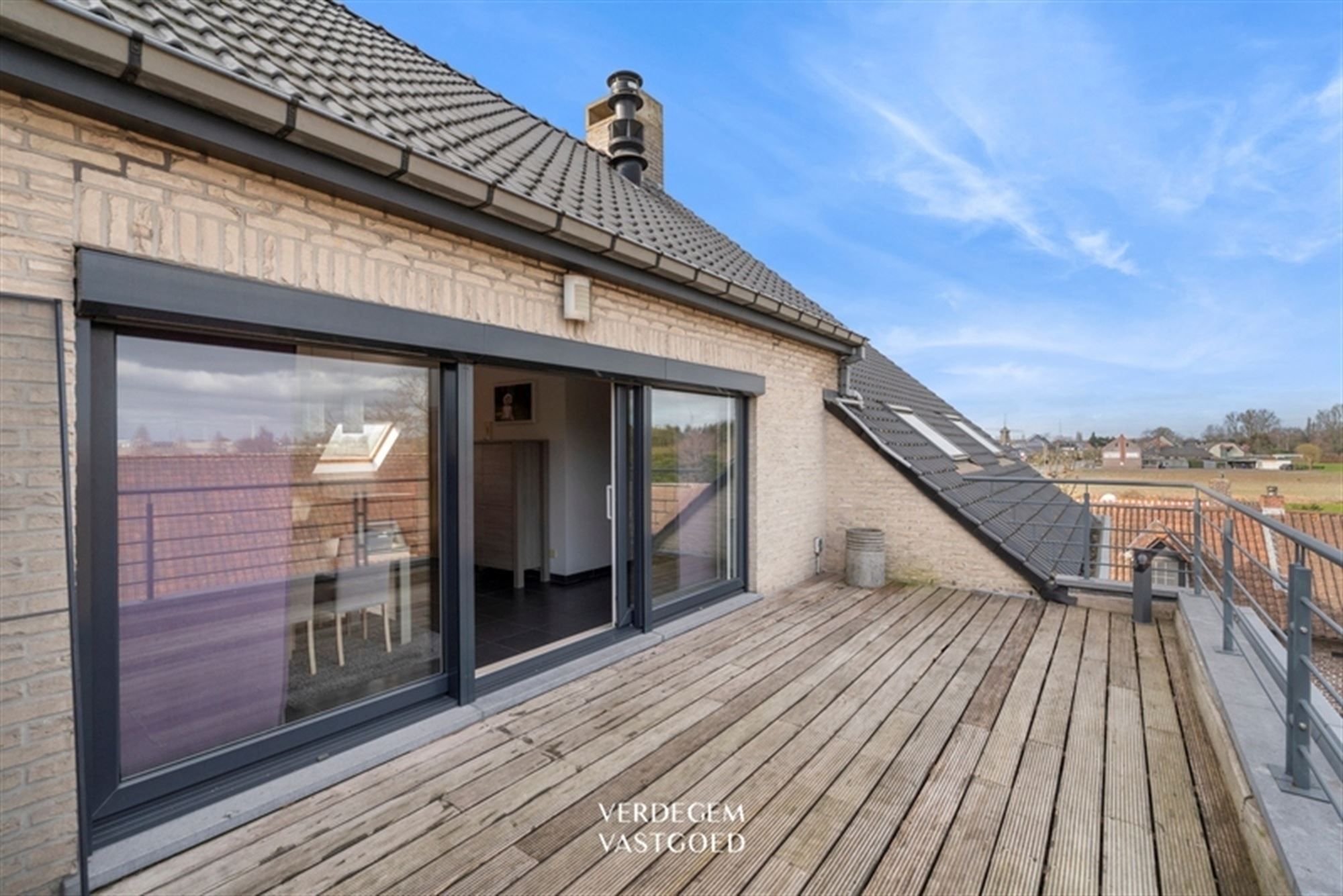 Ruim dakappartement met 2 slaapkamers en groot terras foto 15