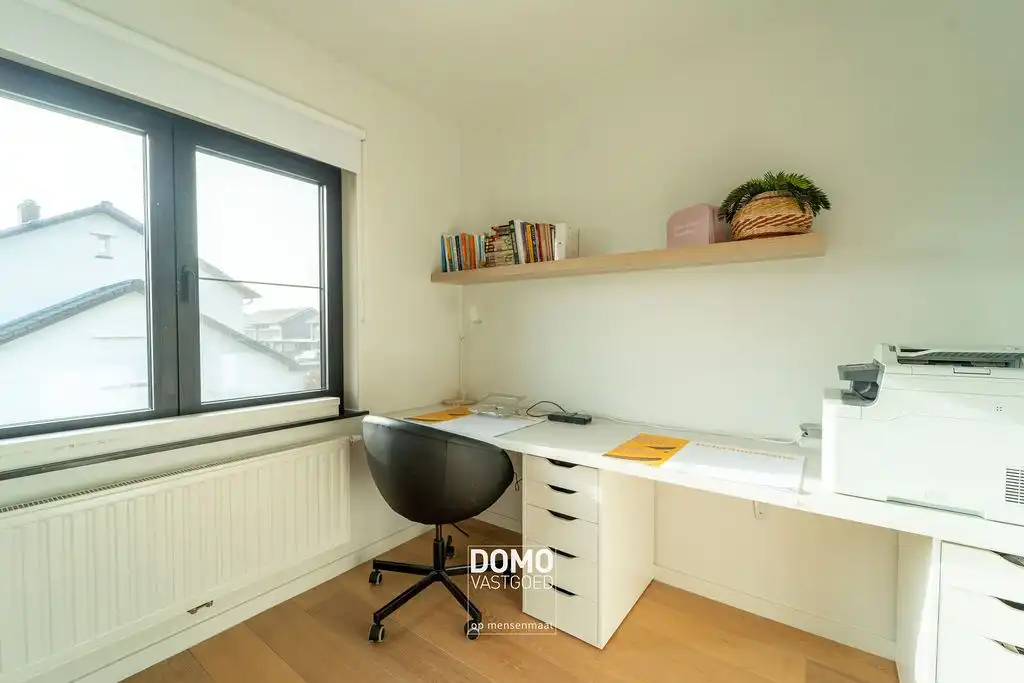 VOLLEDIG GERENOVEERDE OPEN BEBOUWING MET 4 SLAAPKAMERS EN GARAGE foto 10