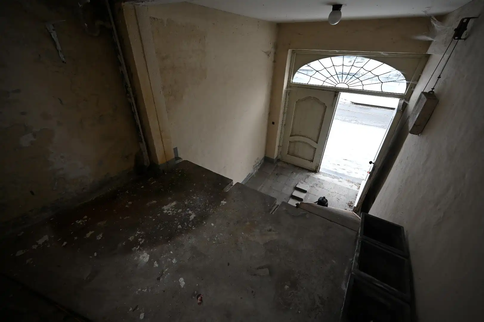 Uniek aanbod: Ruime garage op de hoek van de K. De Stoutelaan en de Filips De Goedelaan uitgevend op 't Stilende. foto 6