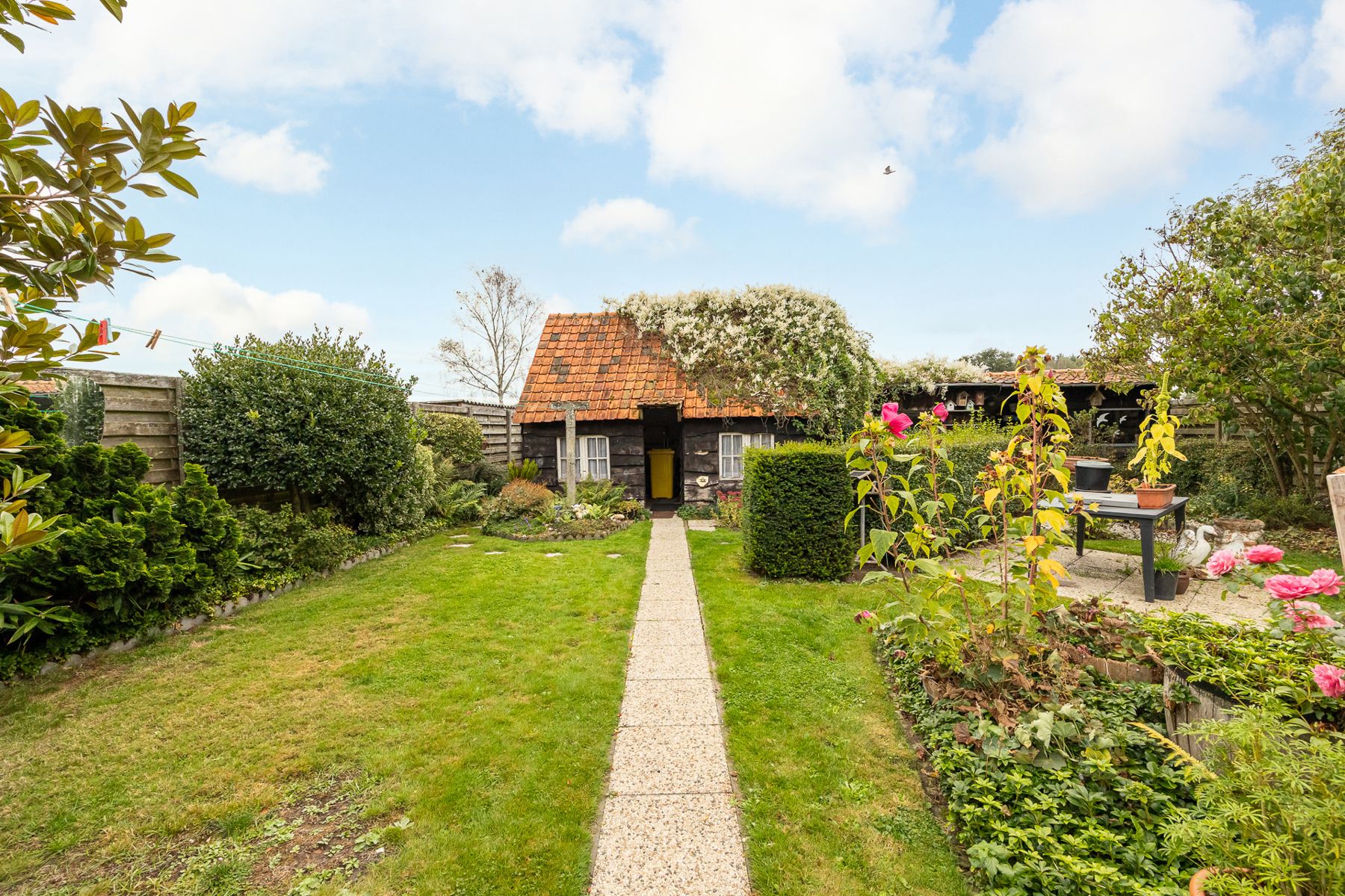 Het betreft een gerenoveerde laagbouwwoning in het centrum van Oud-Turnhout op een perceel van ca 600 m². foto 15