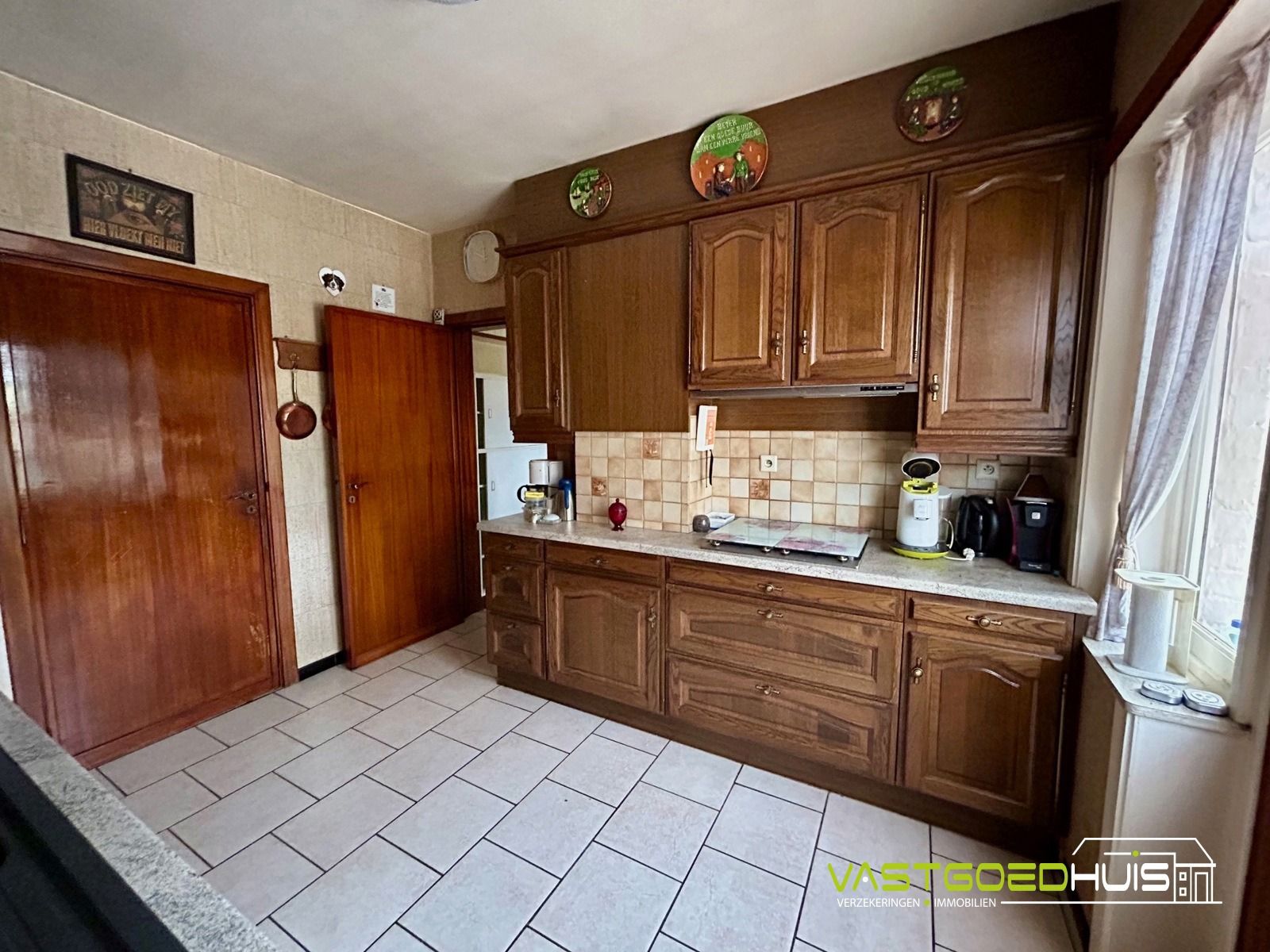 Ruime gezinswoning met garage en tuin foto 6