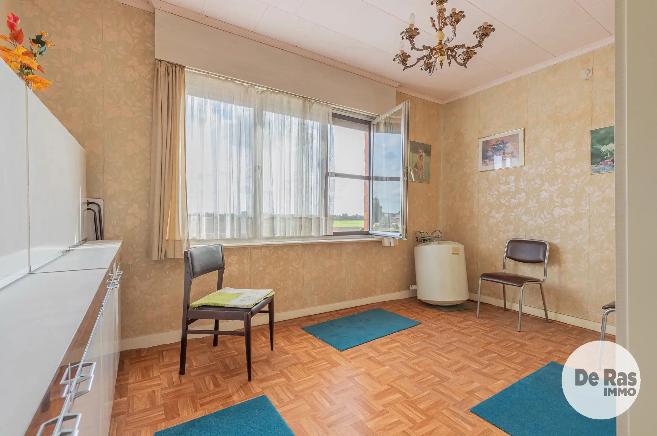 ZELE - Te renoveren woning met 3 kamers en leuke tuin foto 12